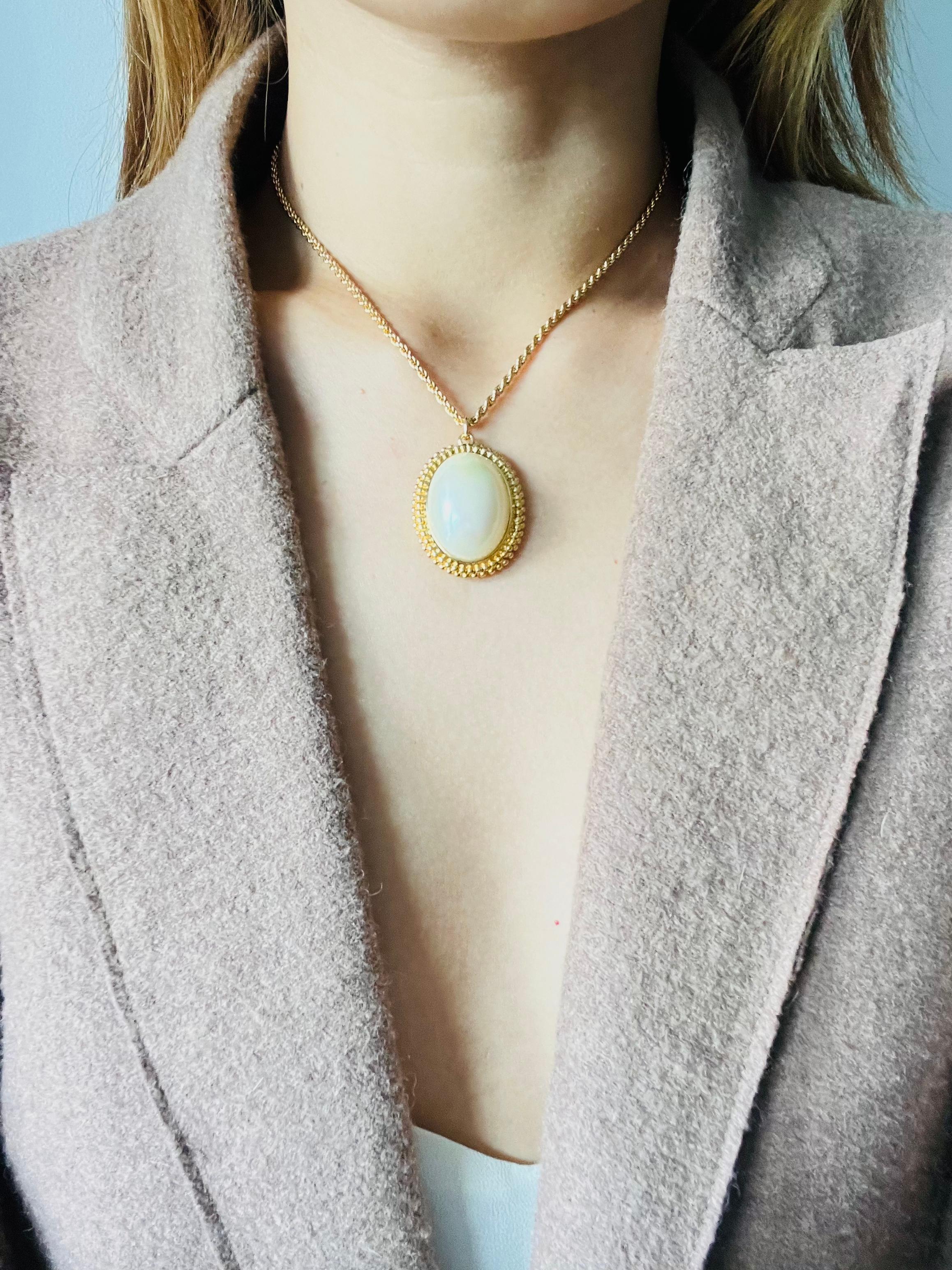 Christian Dior Vintage 1980er Jahre große ovale weiße Perle Anhänger Kette Halskette neu im Angebot 2