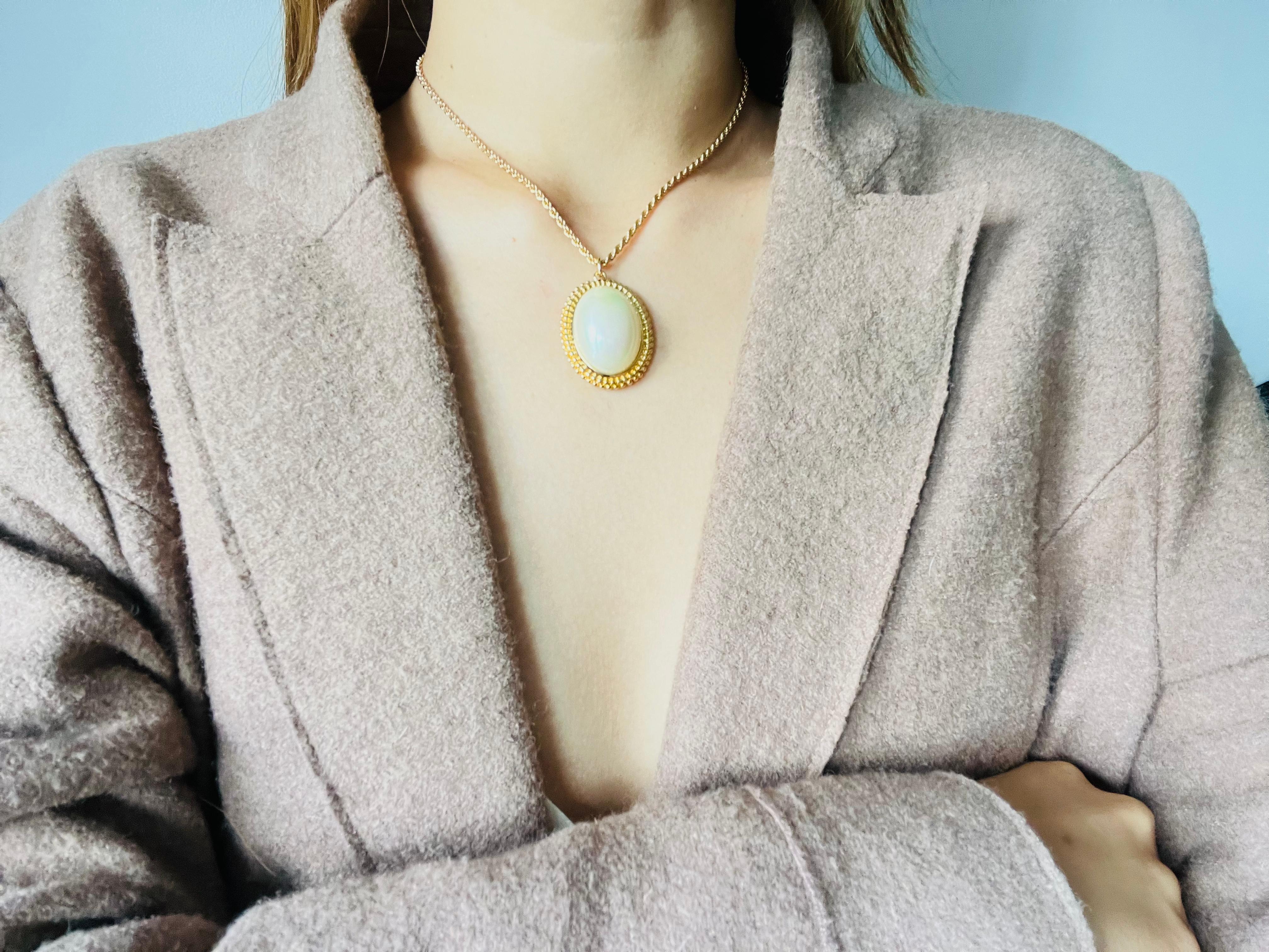 Christian Dior Vintage 1980er Jahre große ovale weiße Perle Anhänger Kette Halskette neu im Angebot 3