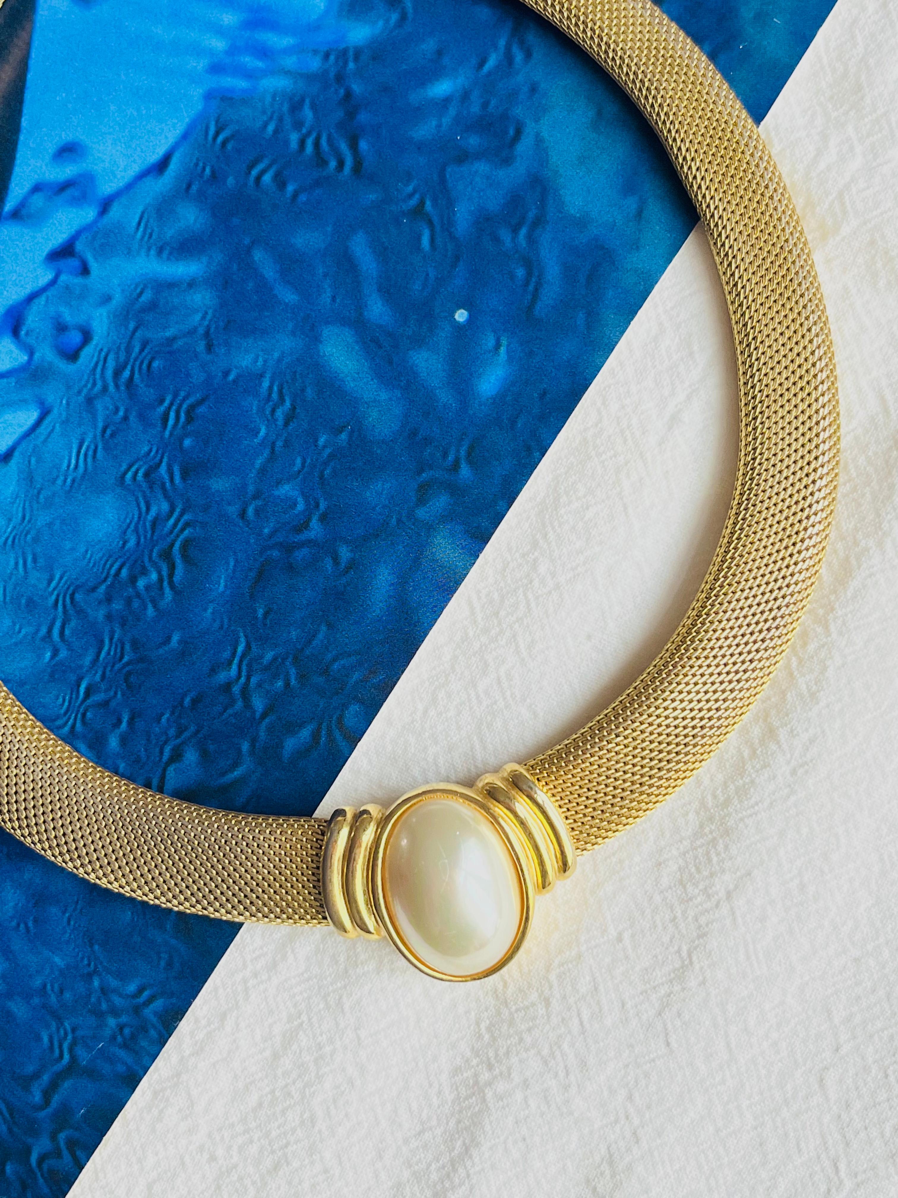 Christian Dior Vintage 1980s Large Oval White Pearl Snake Omega Gold Necklace In Excellent Condition For Sale In Wokingham, England