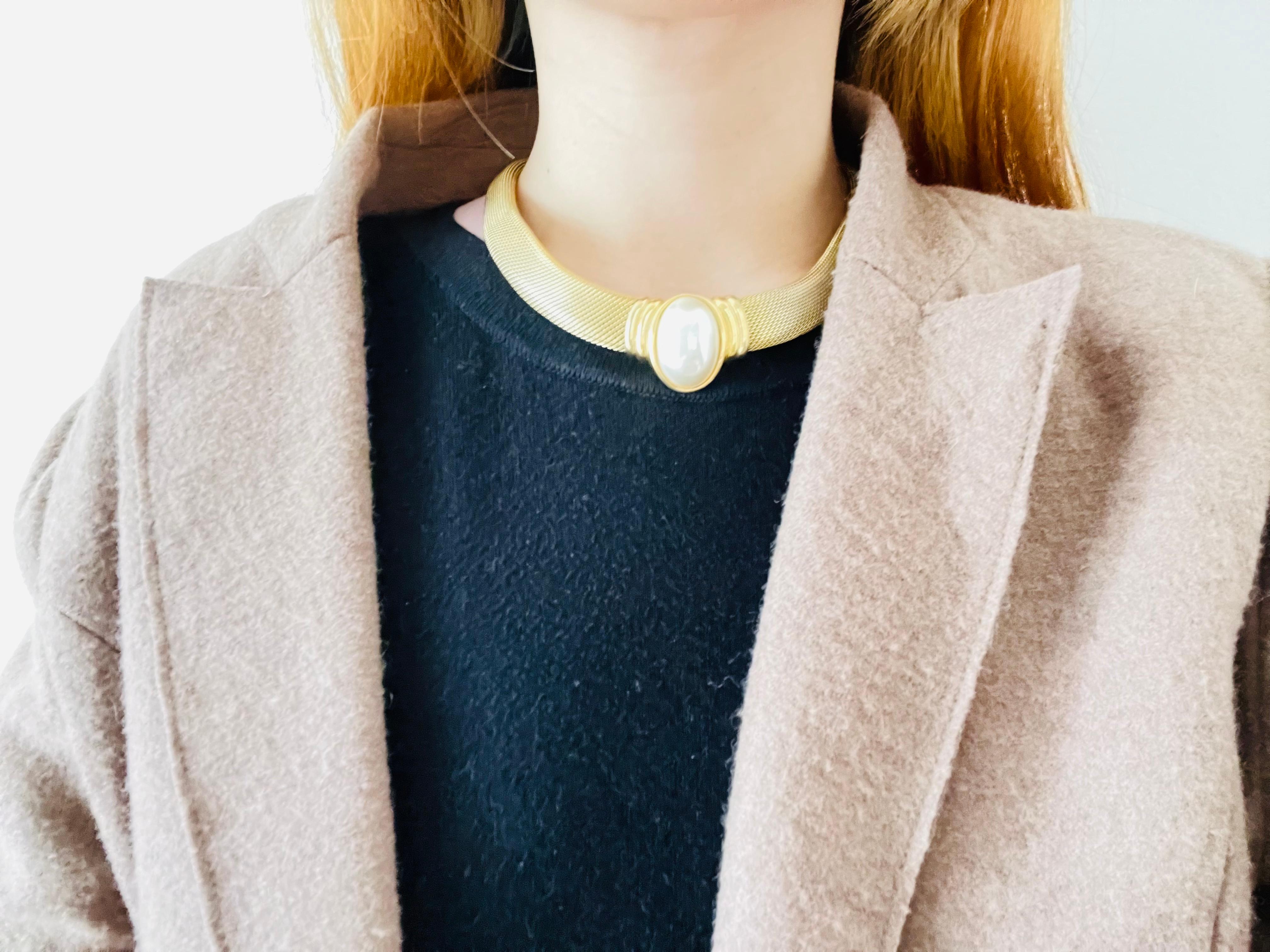 Christian Dior Vintage 1980s Large Oval White Pearl Snake Omega Gold Necklace For Sale 2