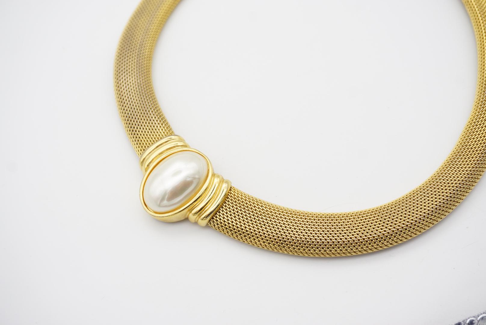 Christian Dior Vintage 1980s Large Oval White Pearl Snake Omega Gold Necklace For Sale 3