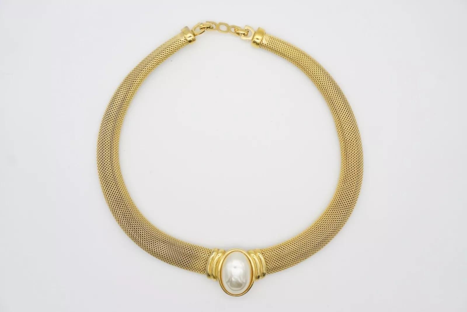 Christian Dior Vintage 1980s Large Oval White Pearl Snake Omega Gold Necklace For Sale 4