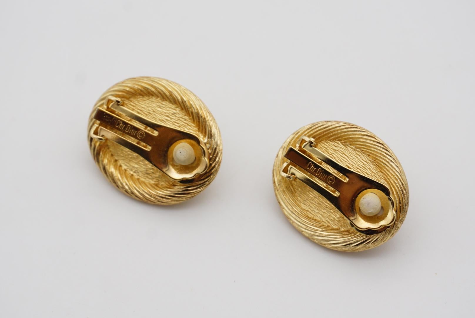 Christian Dior Vintage 1980s Large Red Oval Pearl Modernist Gold Clip Earrings For Sale 7