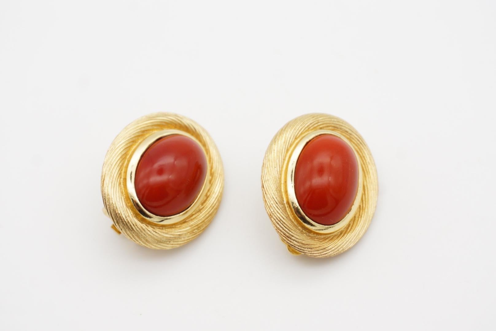 Christian Dior Vintage 1980er Jahre Große rote ovale Perle Modernistische Gold-Clip-Ohrringe  im Angebot 4