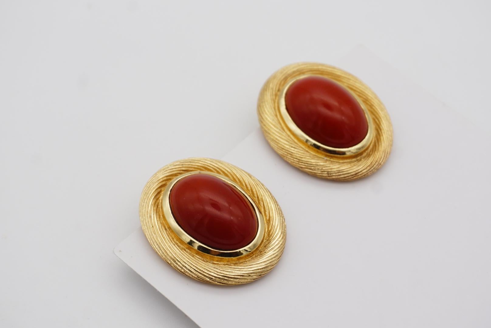 Christian Dior Vintage 1980s Large Red Oval Pearl Modernist Gold Clip Earrings For Sale 4