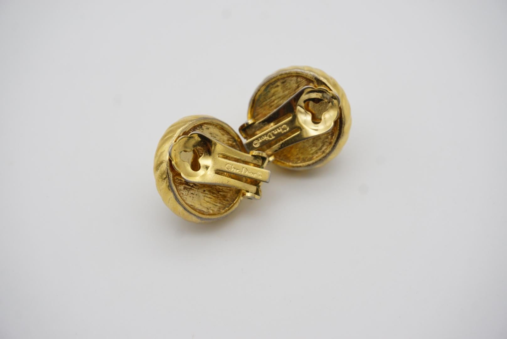 Christian Dior Vintage 1980s Large Round White Pearl Twist Gold Clip Earrings For Sale 8