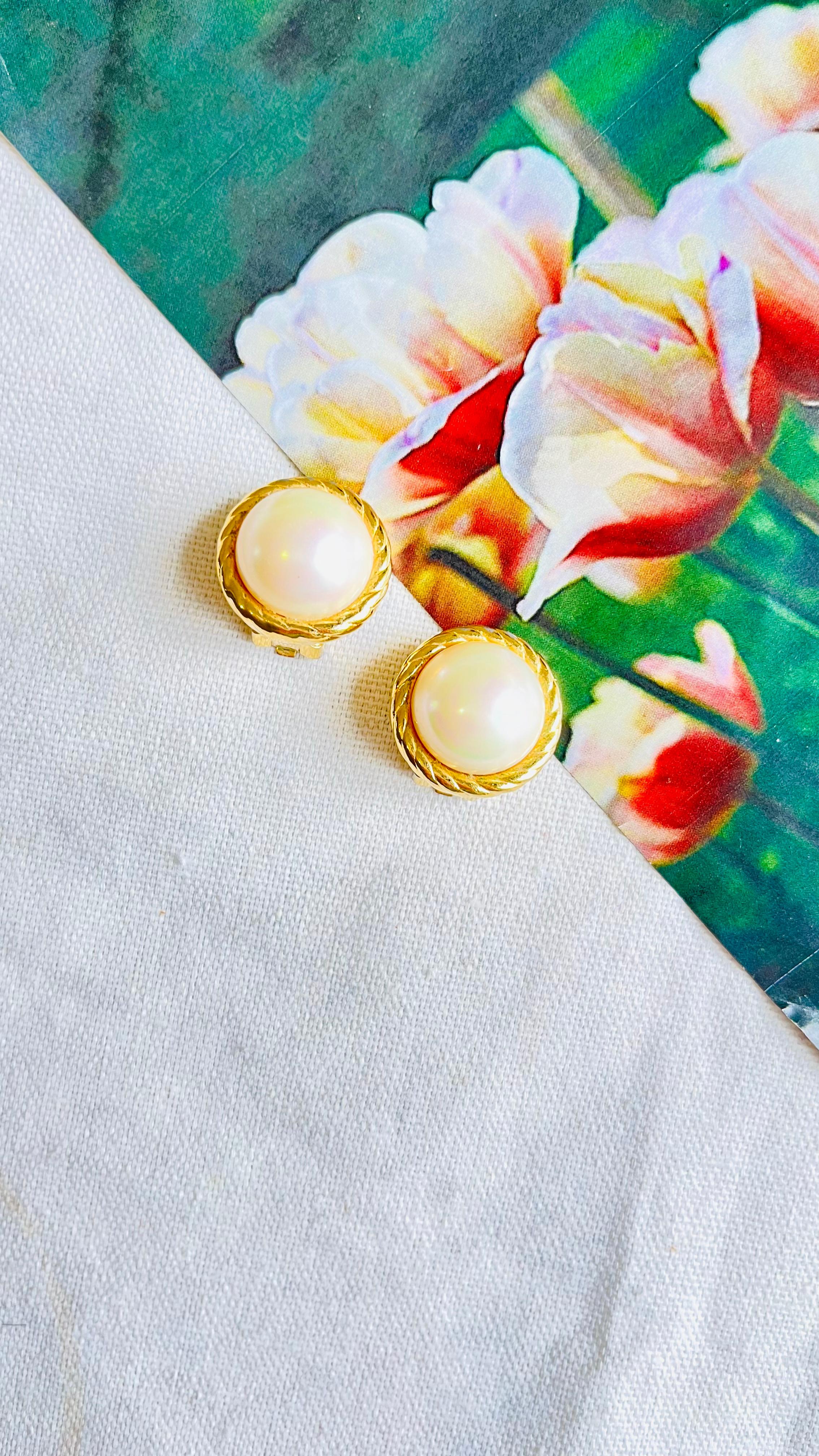 Art Nouveau Christian Dior Vintage 1980s Large Round White Pearl Twist Gold Clip Earrings For Sale