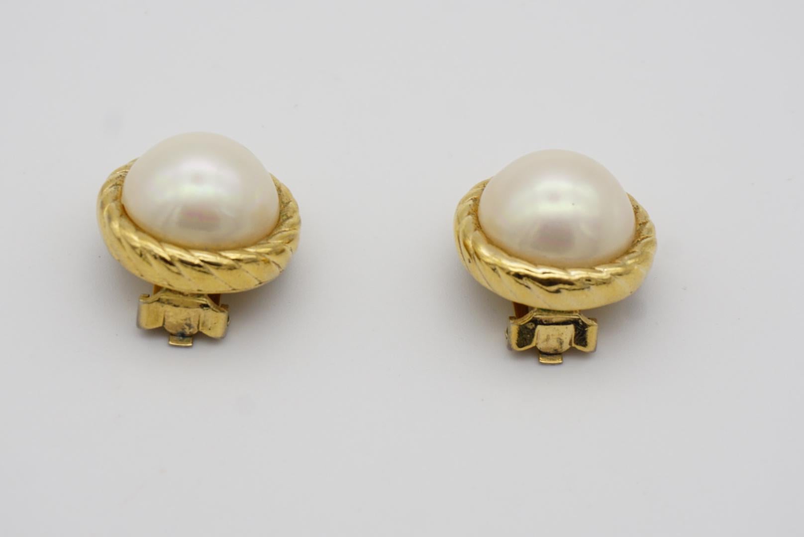 Christian Dior Vintage 1980s Large Round White Pearl Twist Gold Clip Earrings For Sale 2