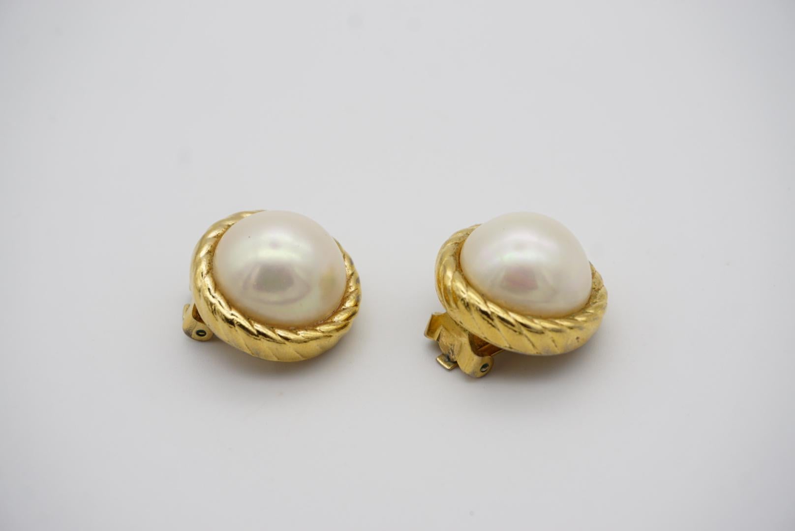 Christian Dior Vintage 1980s Large Round White Pearl Twist Gold Clip Earrings For Sale 3