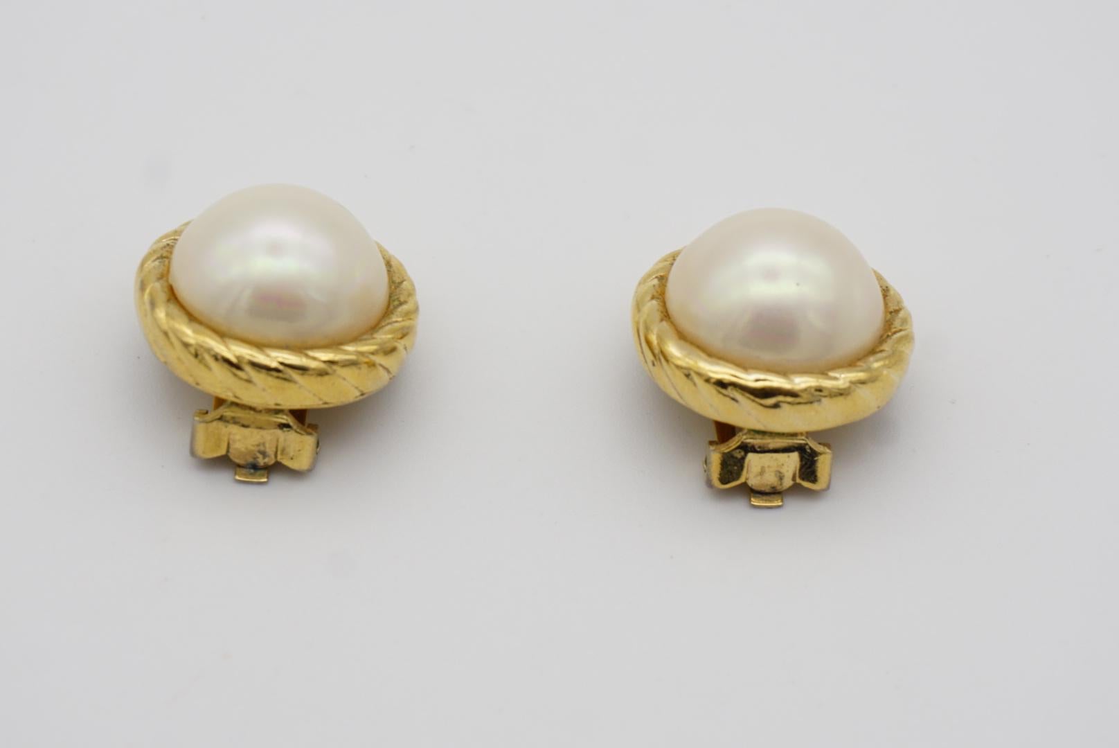 Christian Dior Vintage 1980s Large Round White Pearl Twist Gold Clip Earrings For Sale 4