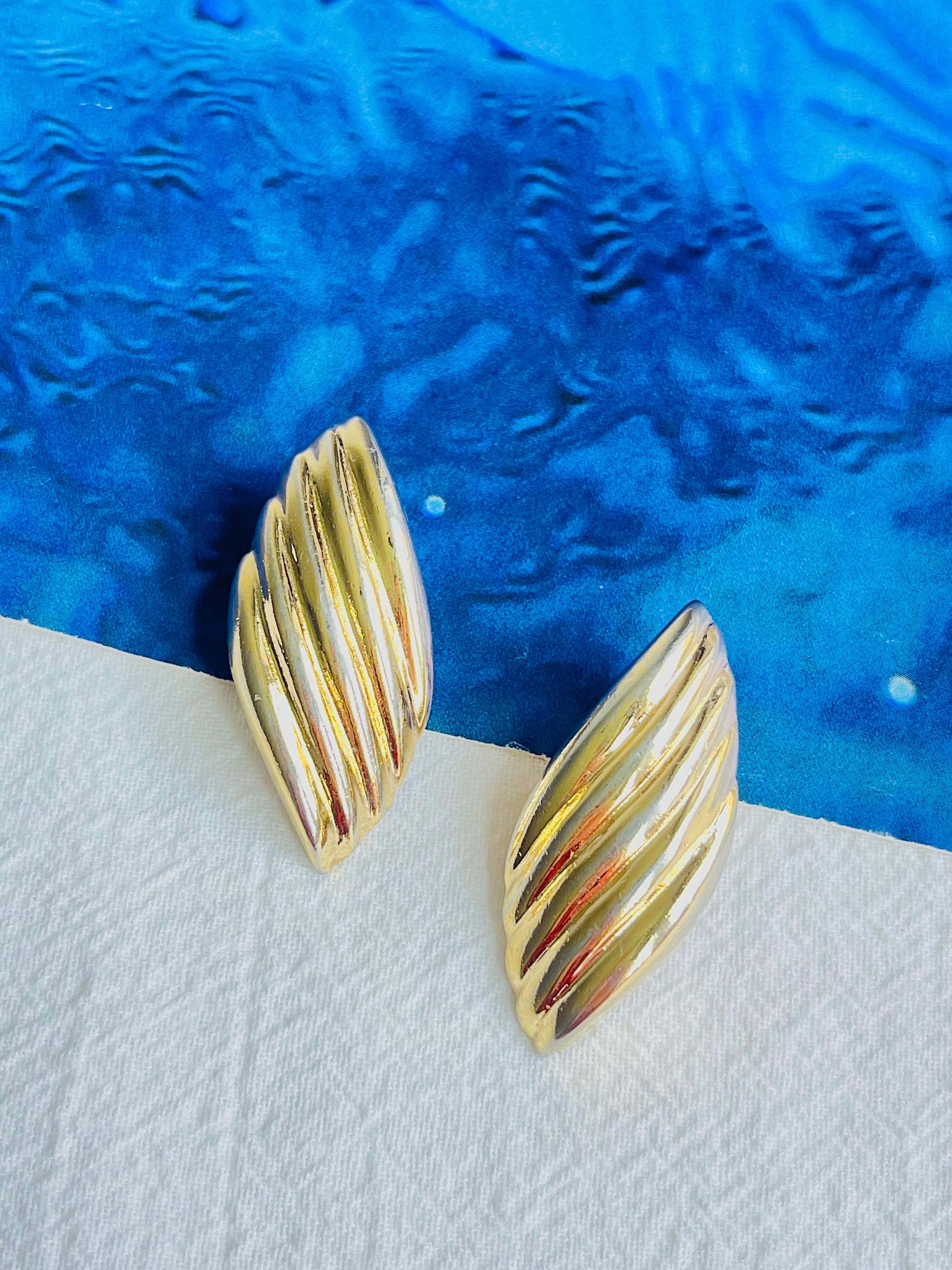 Christian Dior Vintage 1980s Large Spiral Shell Leaf Modernist Clip Earrings In Good Condition For Sale In Wokingham, England