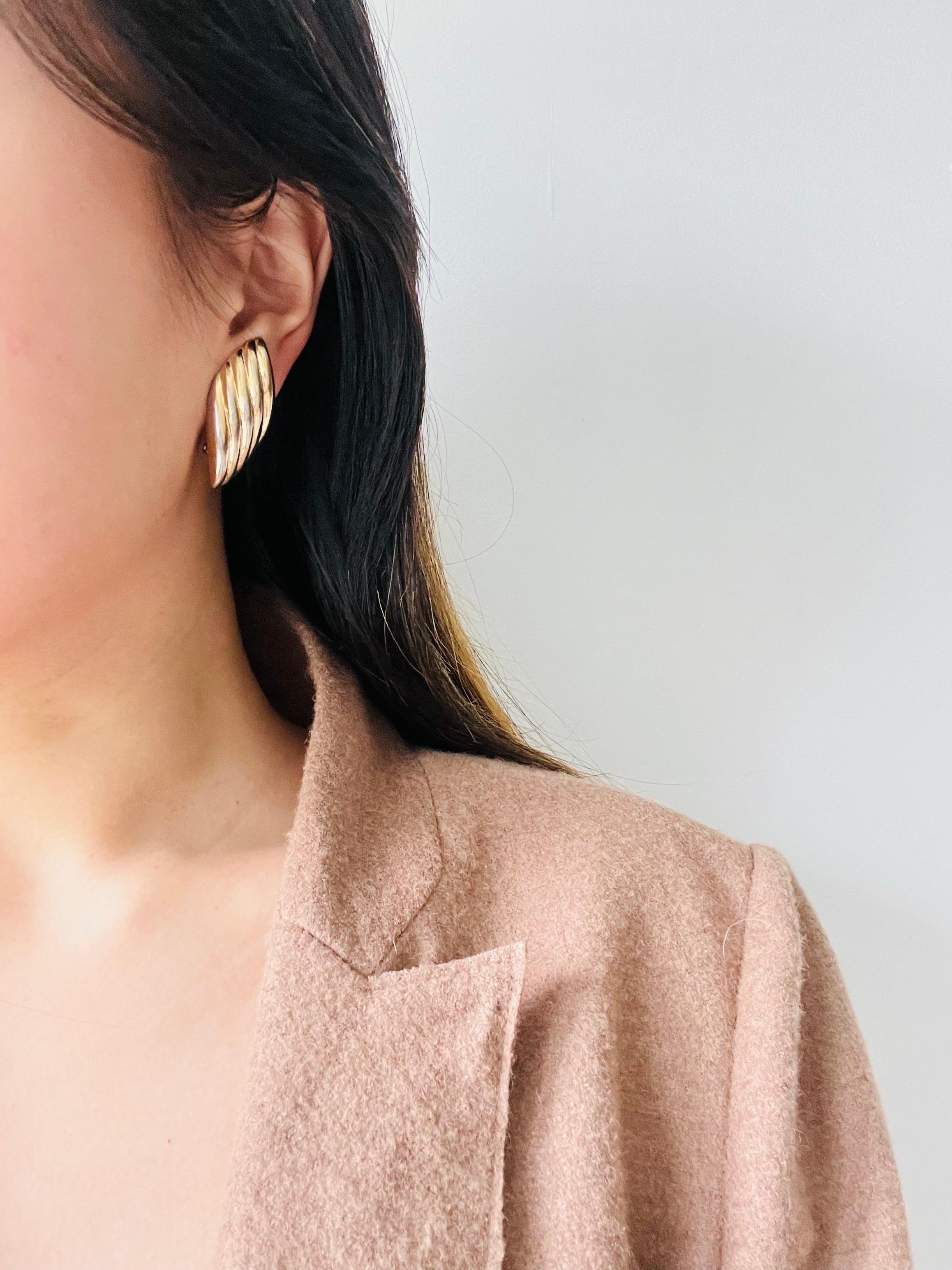 Christian Dior Vintage 1980s Large Spiral Shell Leaf Modernist Clip Earrings For Sale 3