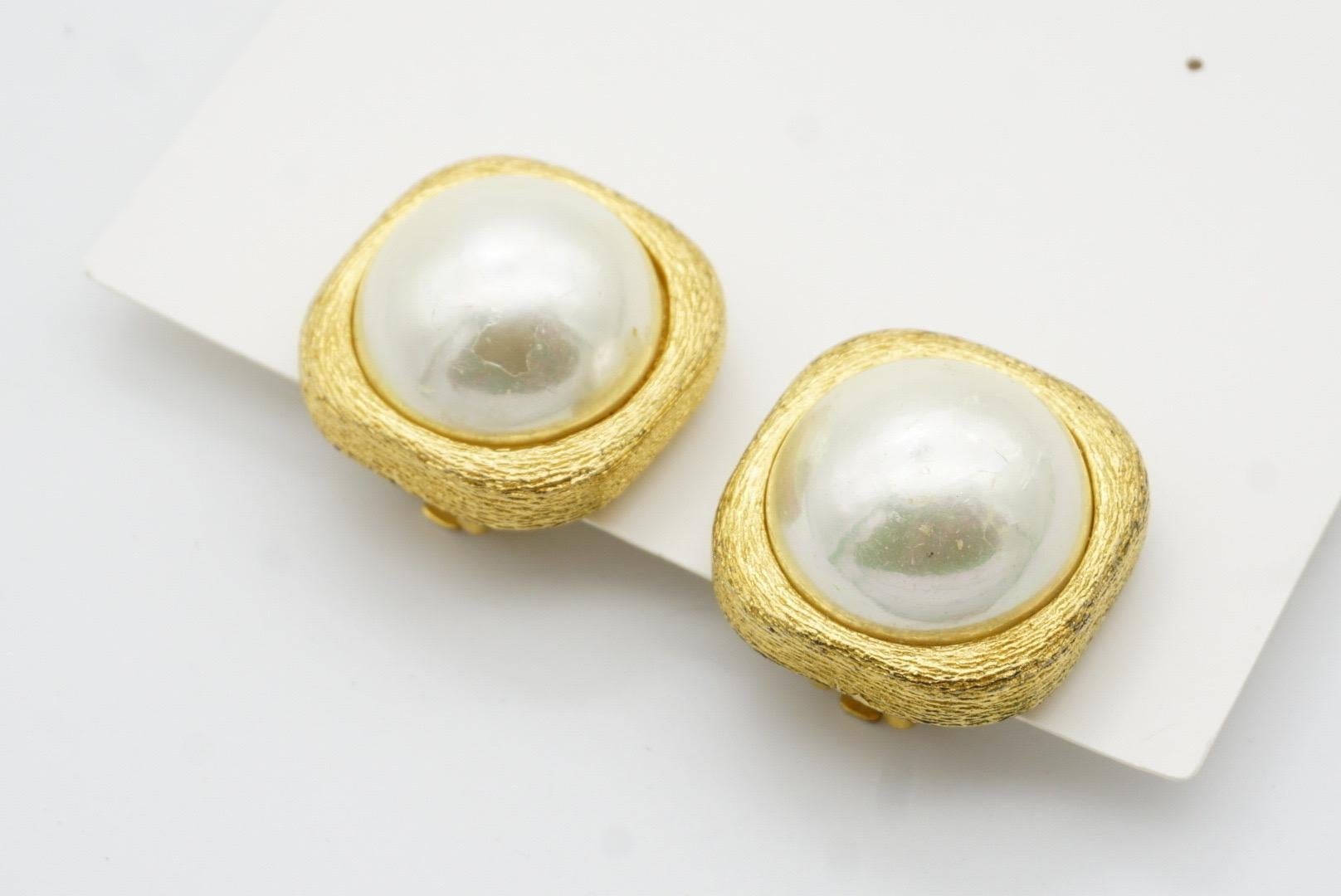 Christian Dior Vintage 1980s Large Square Cube White Round Pearl Clip Earrings 3