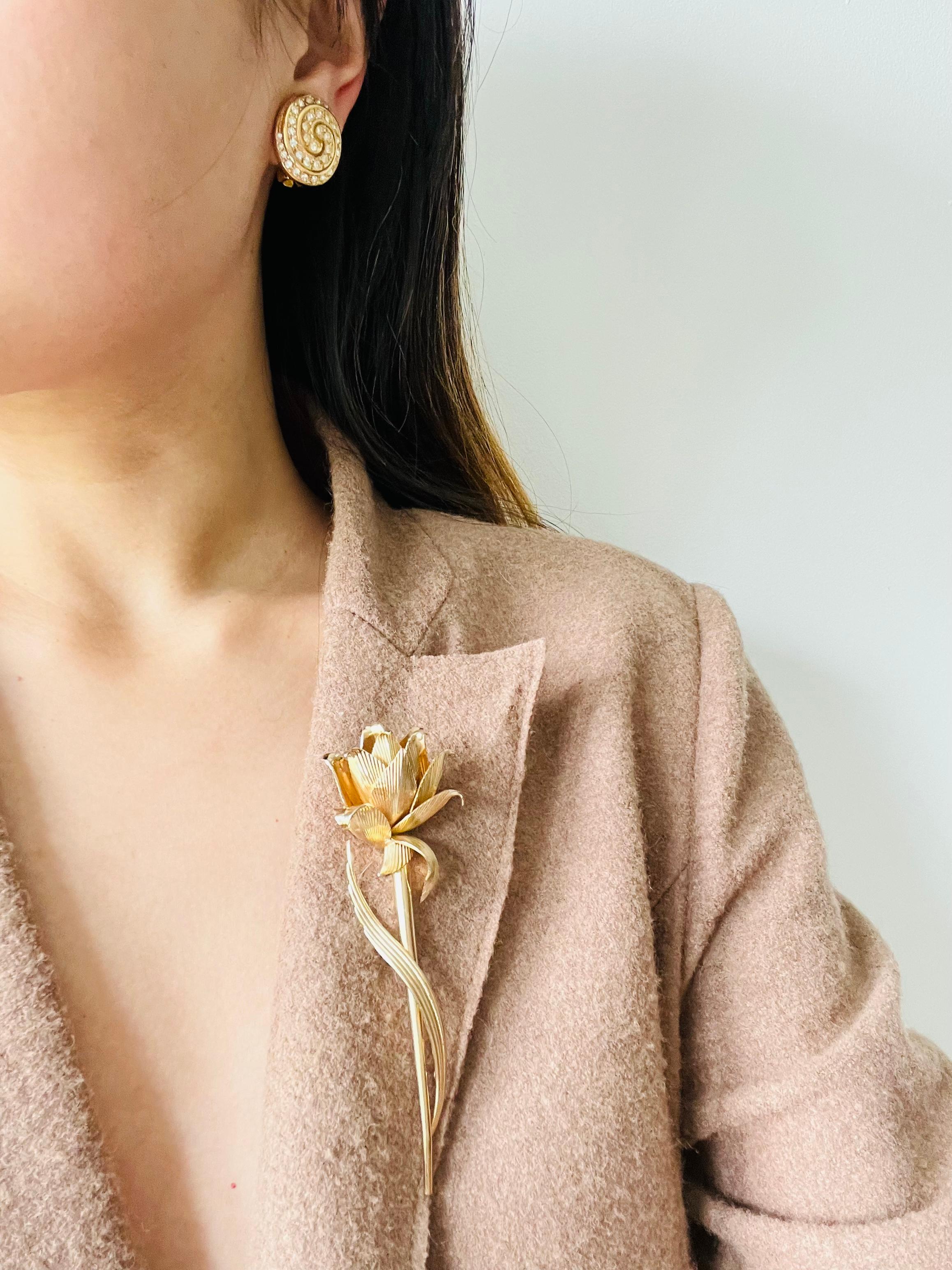 Christian Dior Vintage 1980er Jahre Großer Wirbel Oval Klarkristalle Gold Clip-Ohrringe im Angebot 2