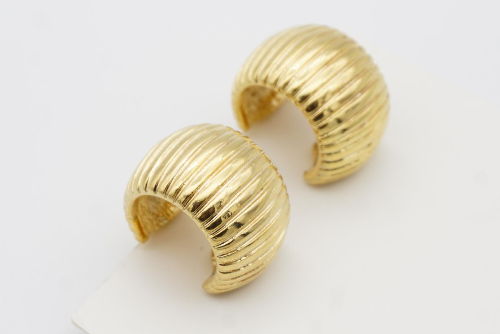 Christian Dior Vintage 1980s Large Texture Shell Half Dome Circle Clip Earrings en venta 5