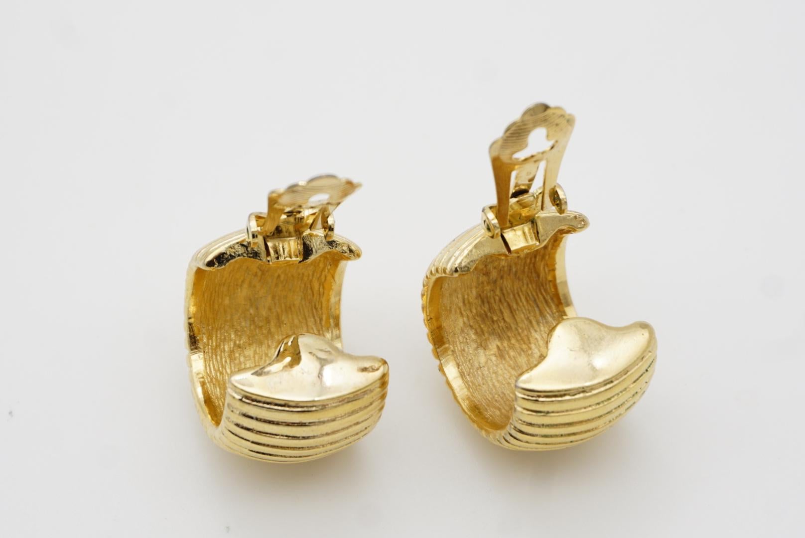 Christian Dior Vintage 1980s Large Texture Shell Half Dome Circle Clip Earrings en venta 7