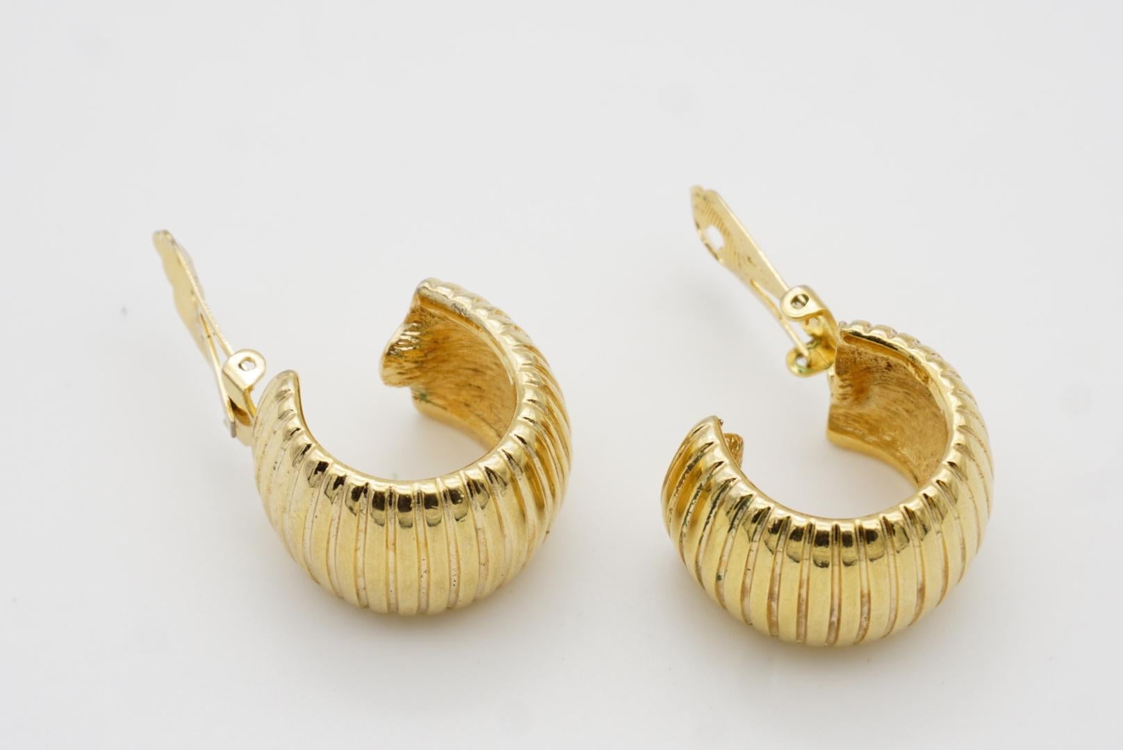 Christian Dior Vintage 1980s Large Texture Shell Half Dome Circle Clip Earrings en venta 8