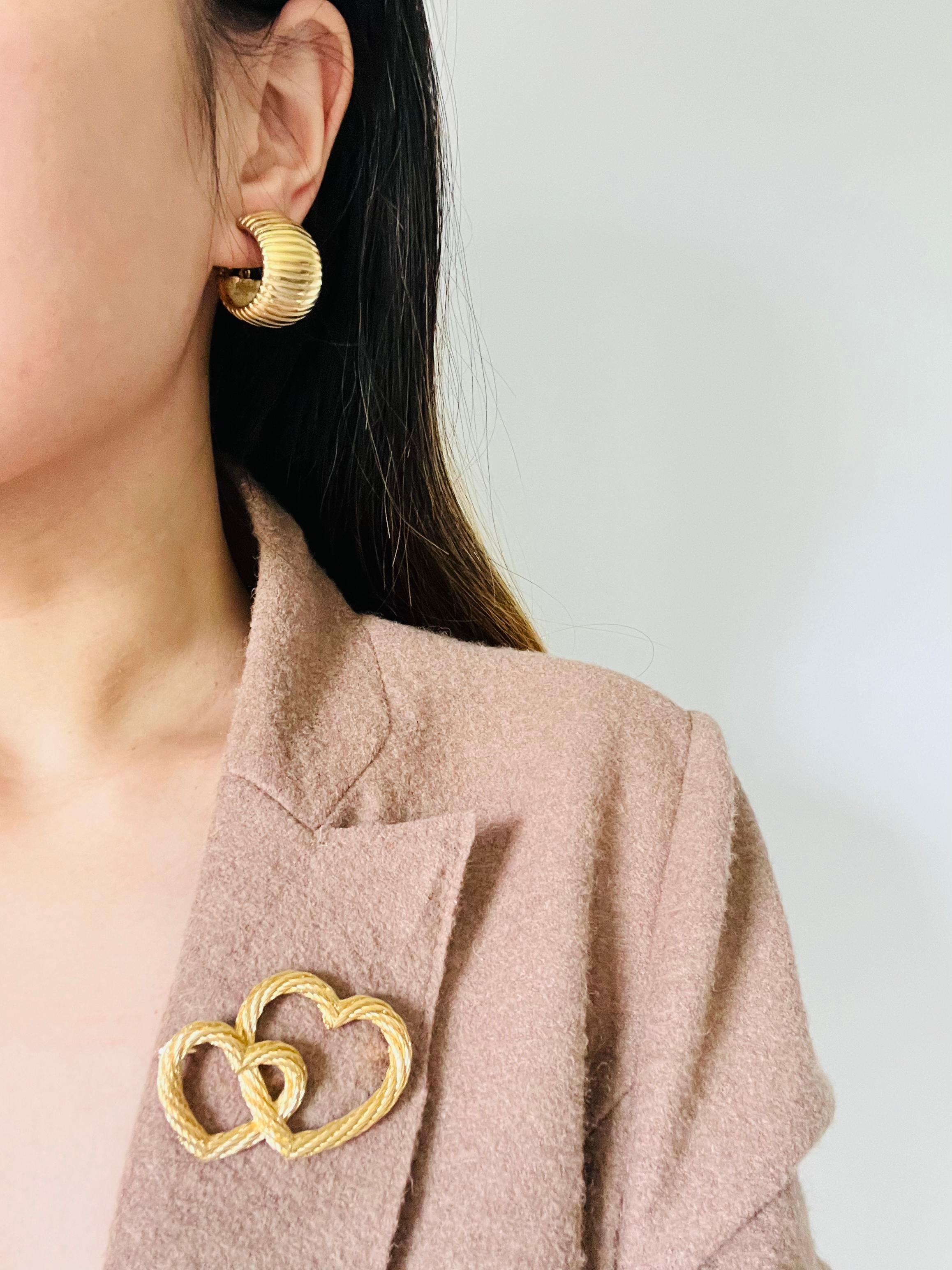 Christian Dior Vintage 1980s Large Texture Shell Half Dome Circle Clip Earrings en venta 2