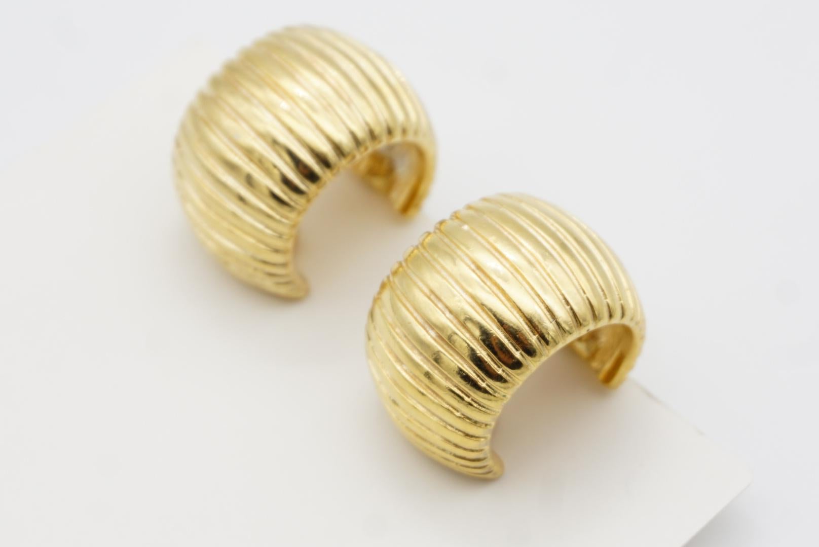 Christian Dior Vintage 1980s Large Texture Shell Half Dome Circle Clip Earrings en venta 4