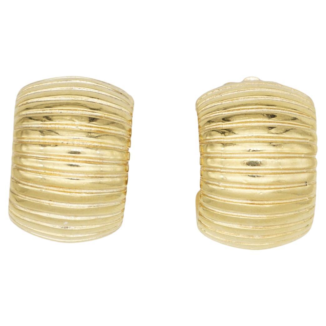 Christian Dior Vintage 1980s Large Texture Shell Half Dome Circle Clip Earrings en venta