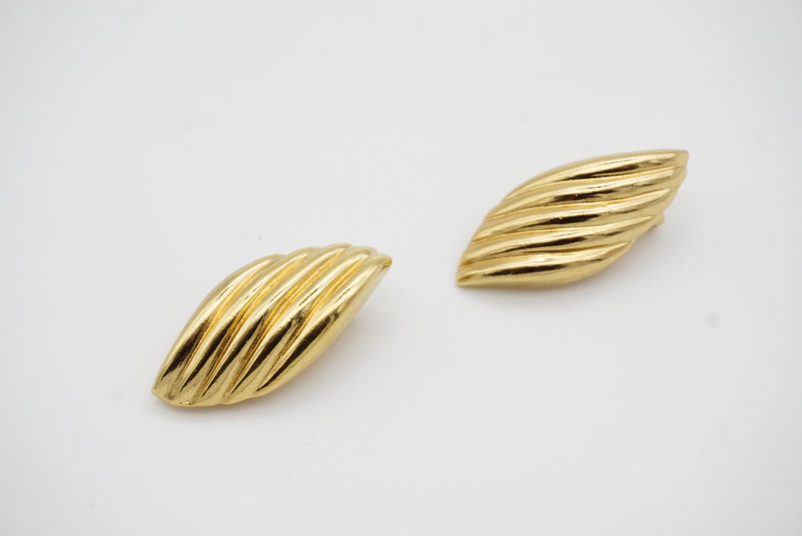 Christian Dior Vintage 1980s Large Texture Shell Leaf Chunky Gold Clip Earrings 5