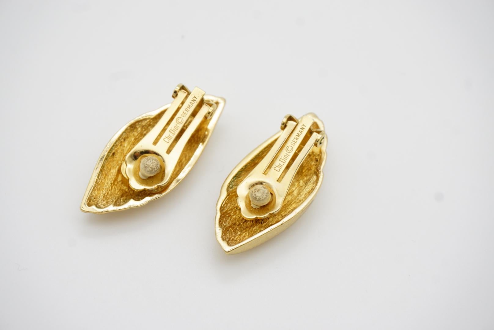 Christian Dior Vintage 1980s Large Texture Shell Leaf Chunky Gold Clip Earrings For Sale 7