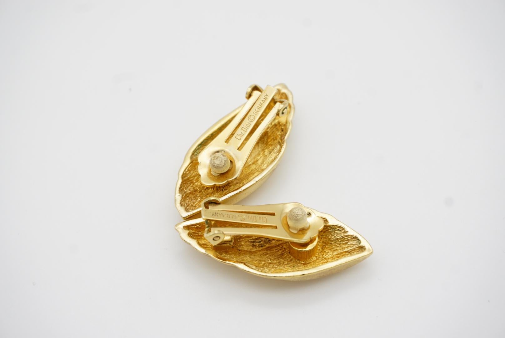 Christian Dior Vintage 1980s Large Texture Shell Leaf Chunky Gold Clip Earrings For Sale 7