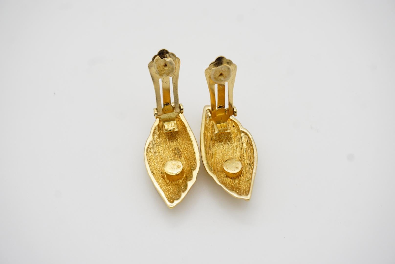 Christian Dior Vintage 1980s Large Texture Shell Leaf Chunky Gold Clip Earrings For Sale 9