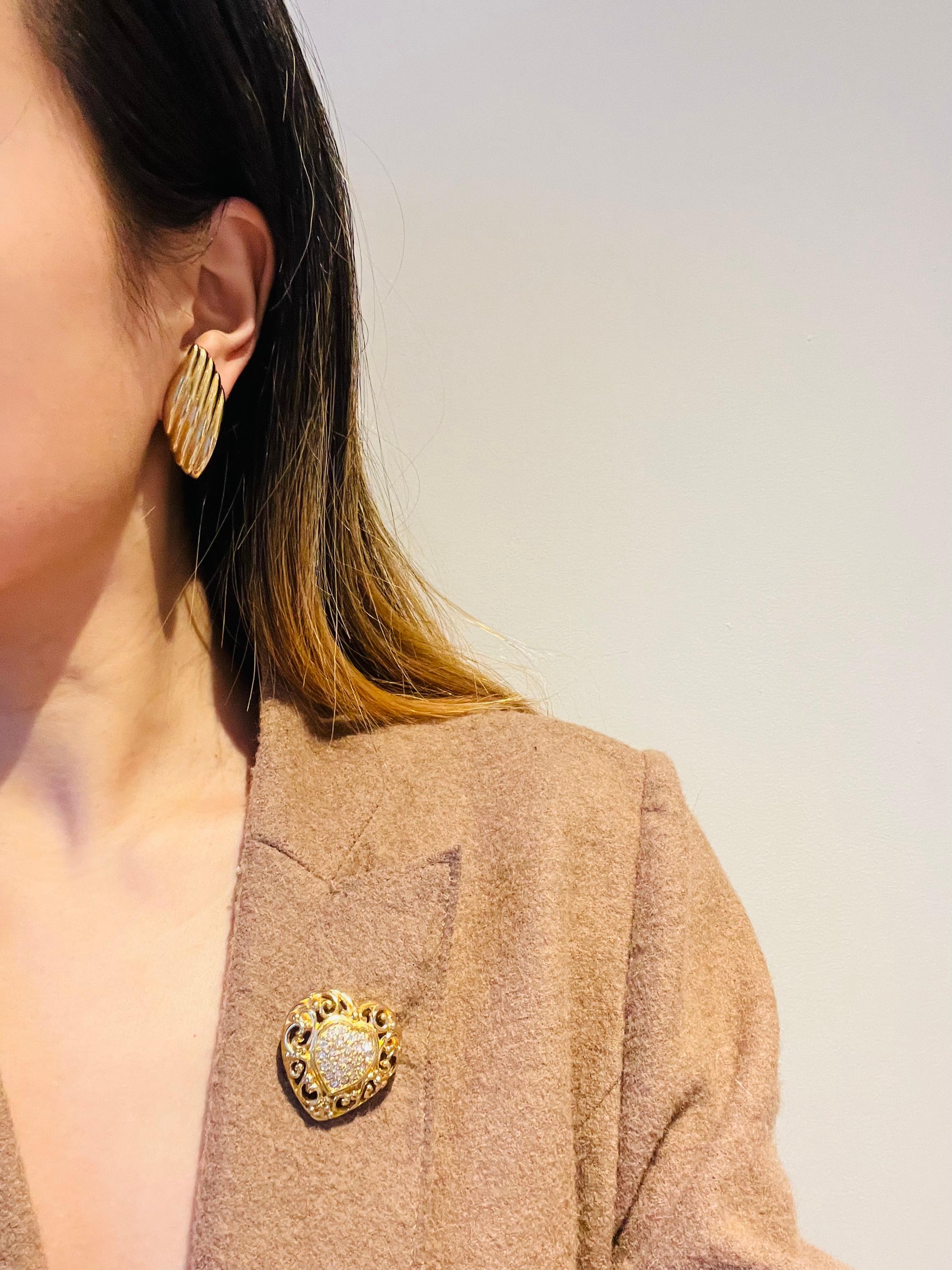 Christian Dior Vintage 1980s Large Texture Shell Leaf Chunky Gold Clip Earrings 4