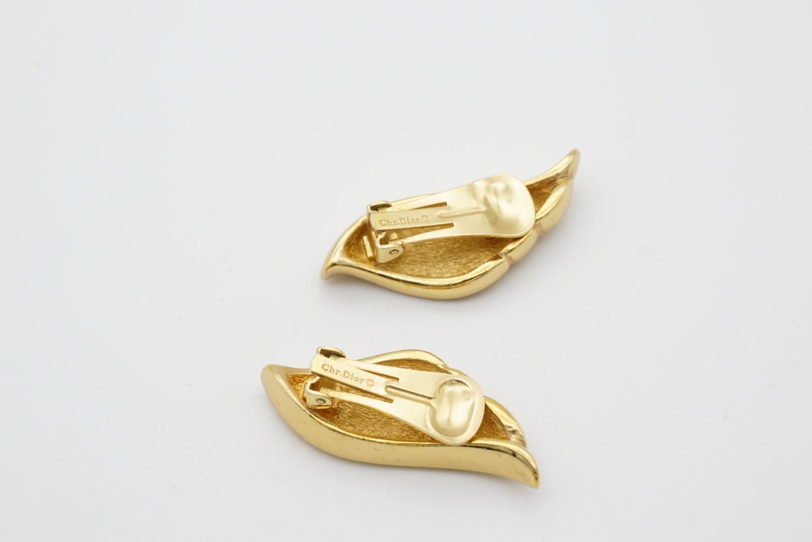 Christian Dior Vintage 1980s Large Textured Wing Leaf Fire Gold Clip Earrings For Sale 2