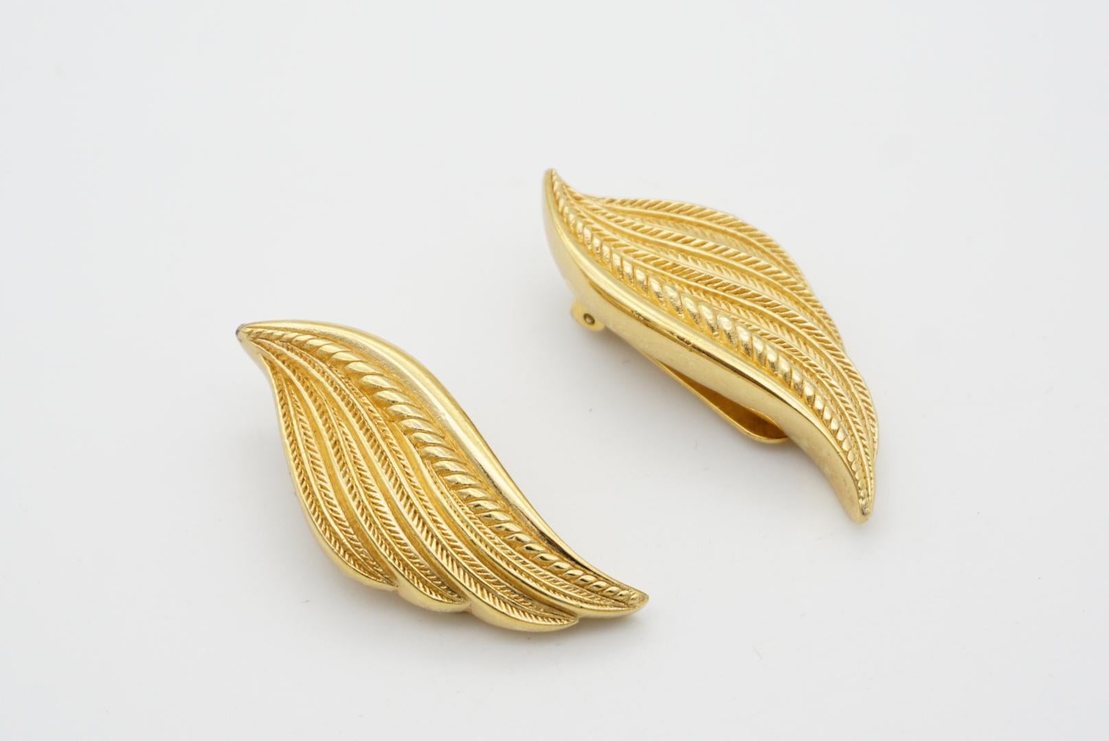 Women's Christian Dior Vintage 1980s Large Textured Wing Leaf Fire Gold Clip Earrings For Sale