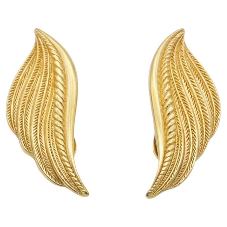 Christian Dior Vintage 1980er Jahre Große strukturierte Flügel-Feuer-Ohrclips aus Gold im Angebot