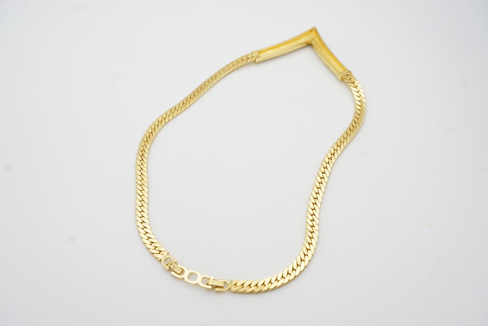 Christian Dior Vintage anni '80 Collana con ciondolo a triangolo grande e cristalli quadrati in vendita 7