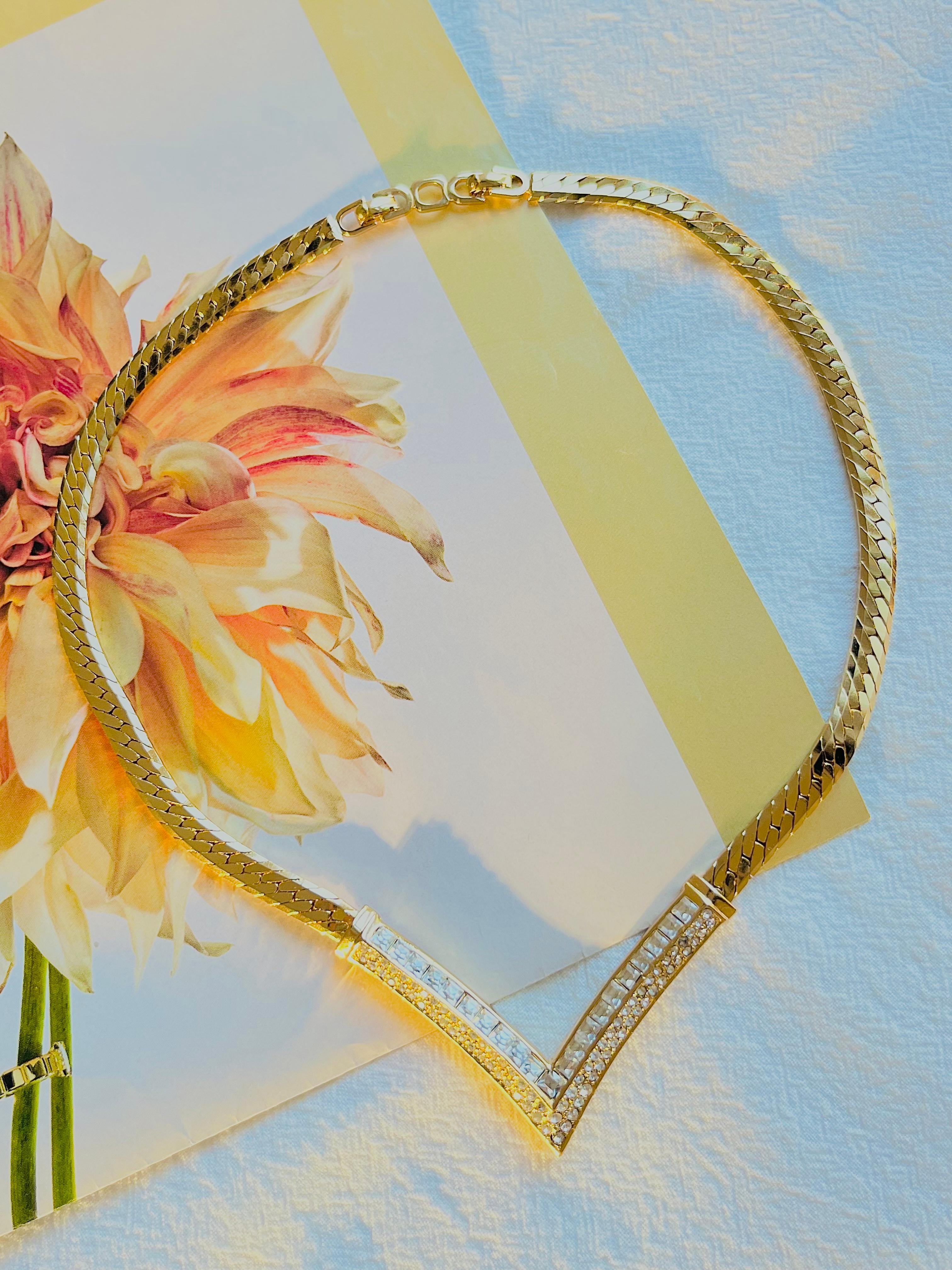 Christian Dior Vintage anni '80 Collana con ciondolo a triangolo grande e cristalli quadrati In condizioni buone in vendita a Wokingham, England