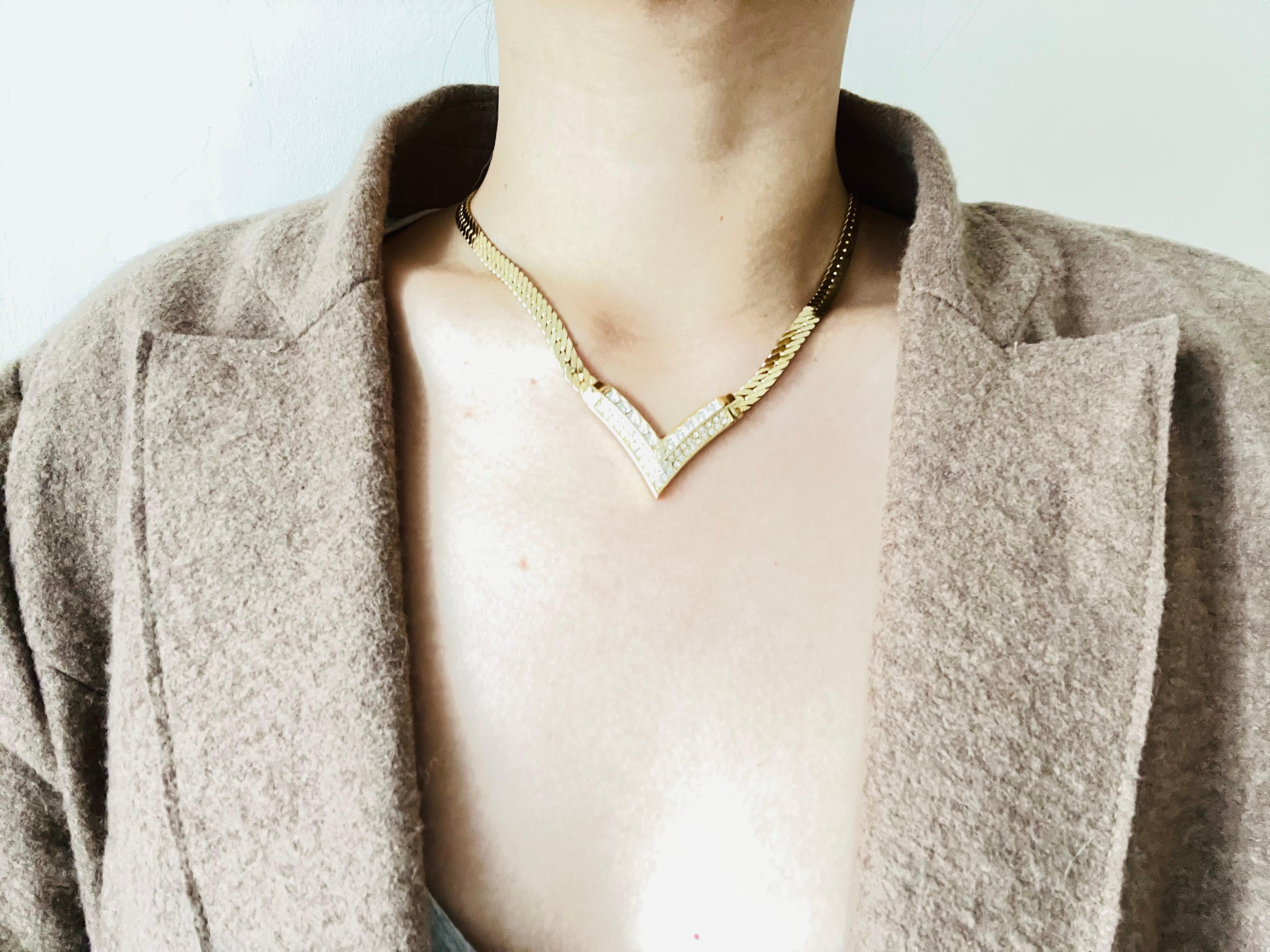 Christian Dior Vintage anni '80 Collana con ciondolo a triangolo grande e cristalli quadrati in vendita 1