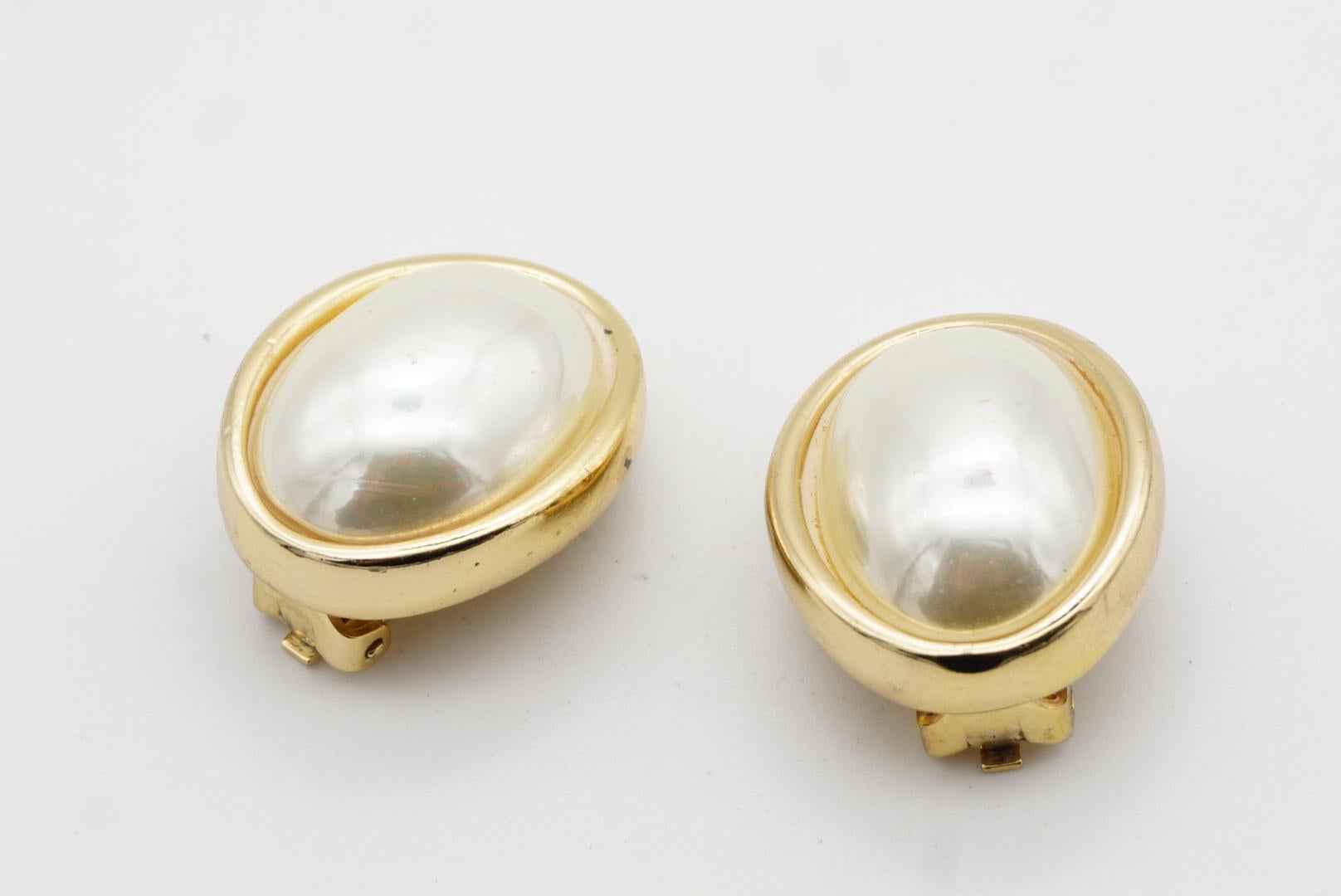 Christian Dior Vintage 1980s Large White Glossy Oval Pearl Chunky Clip Earrings For Sale 5
