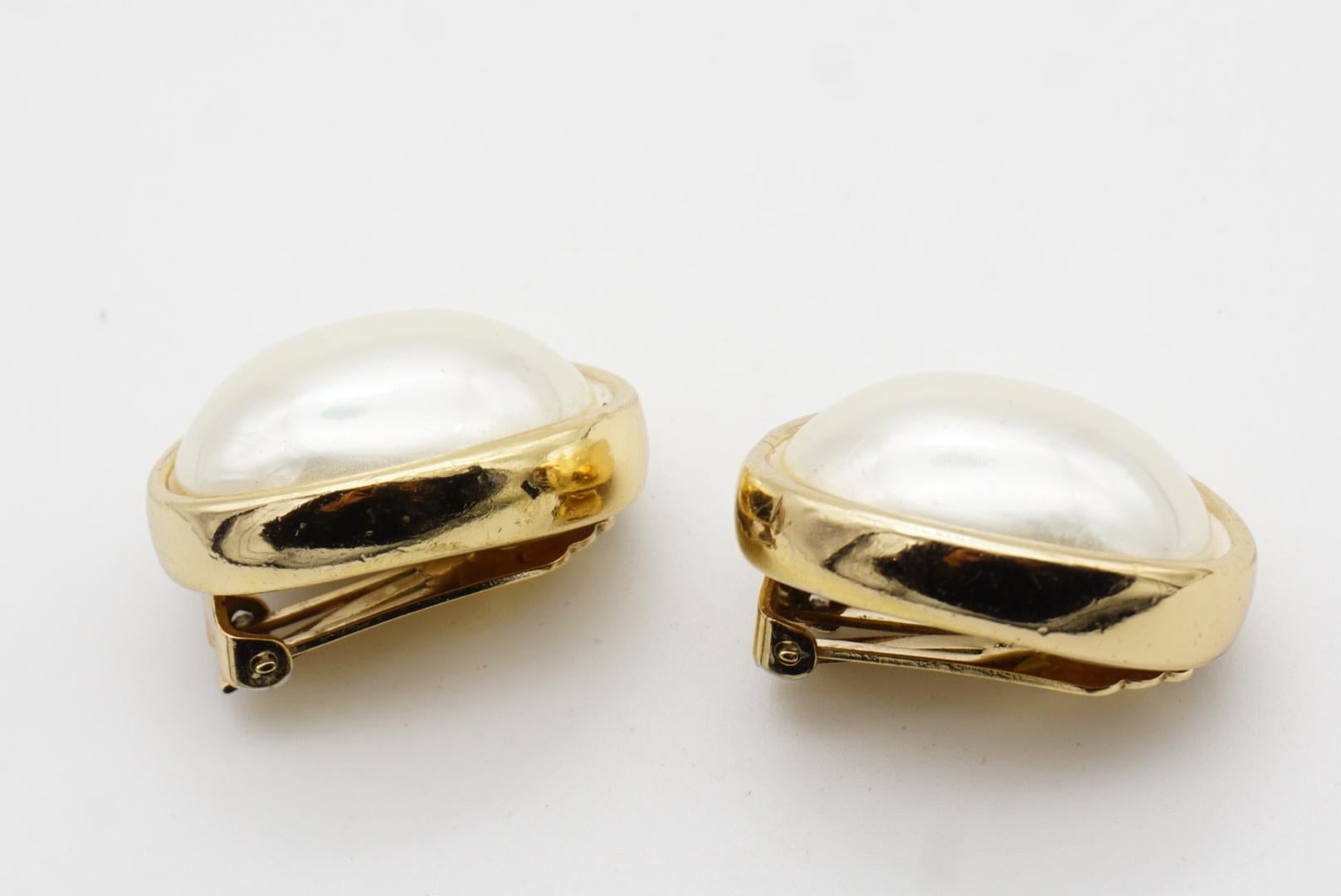 Christian Dior Vintage 1980s Large White Glossy Oval Pearl Chunky Clip Earrings For Sale 6