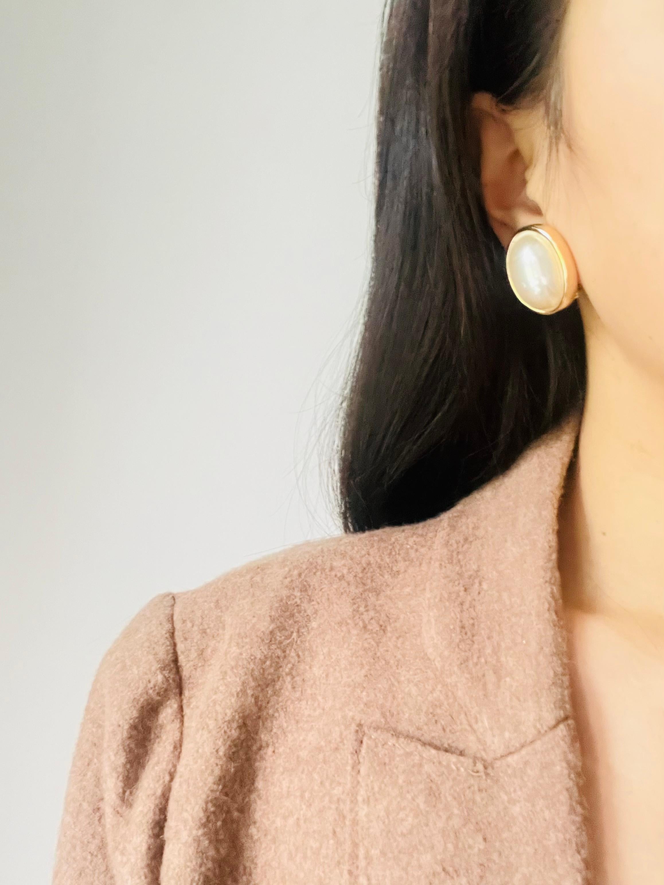 Christian Dior Vintage 1980s Large White Glossy Oval Pearl Chunky Clip Earrings For Sale 1
