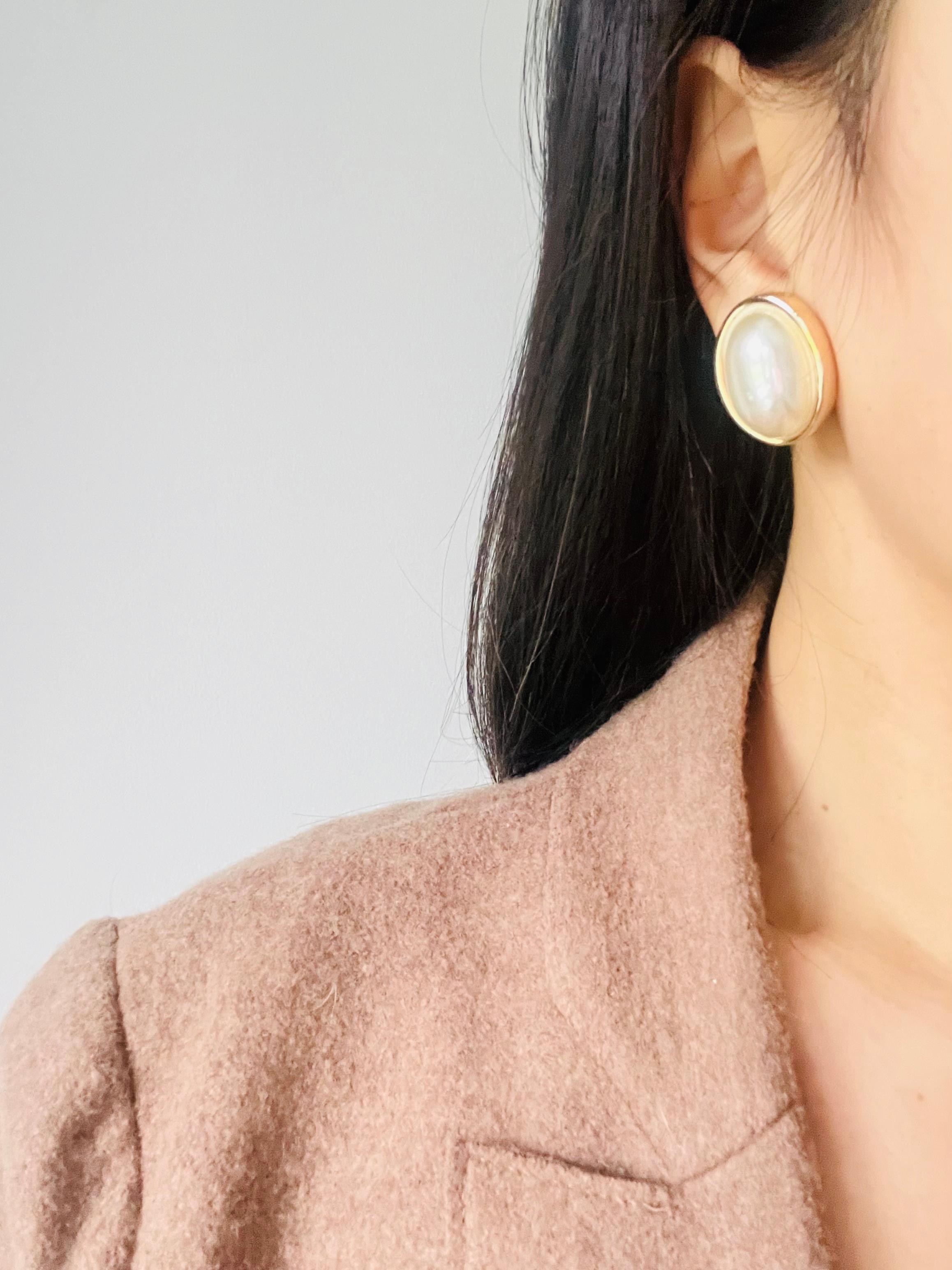 Christian Dior Vintage 1980s Large White Glossy Oval Pearl Chunky Clip Earrings For Sale 2