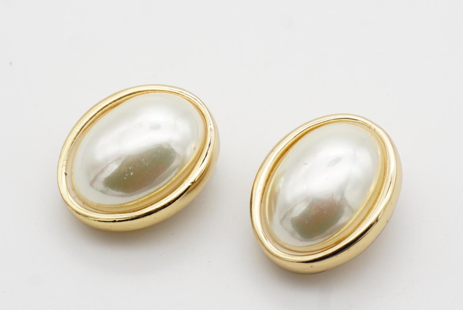 Christian Dior Vintage 1980s Large White Glossy Oval Pearl Chunky Clip Earrings For Sale 4