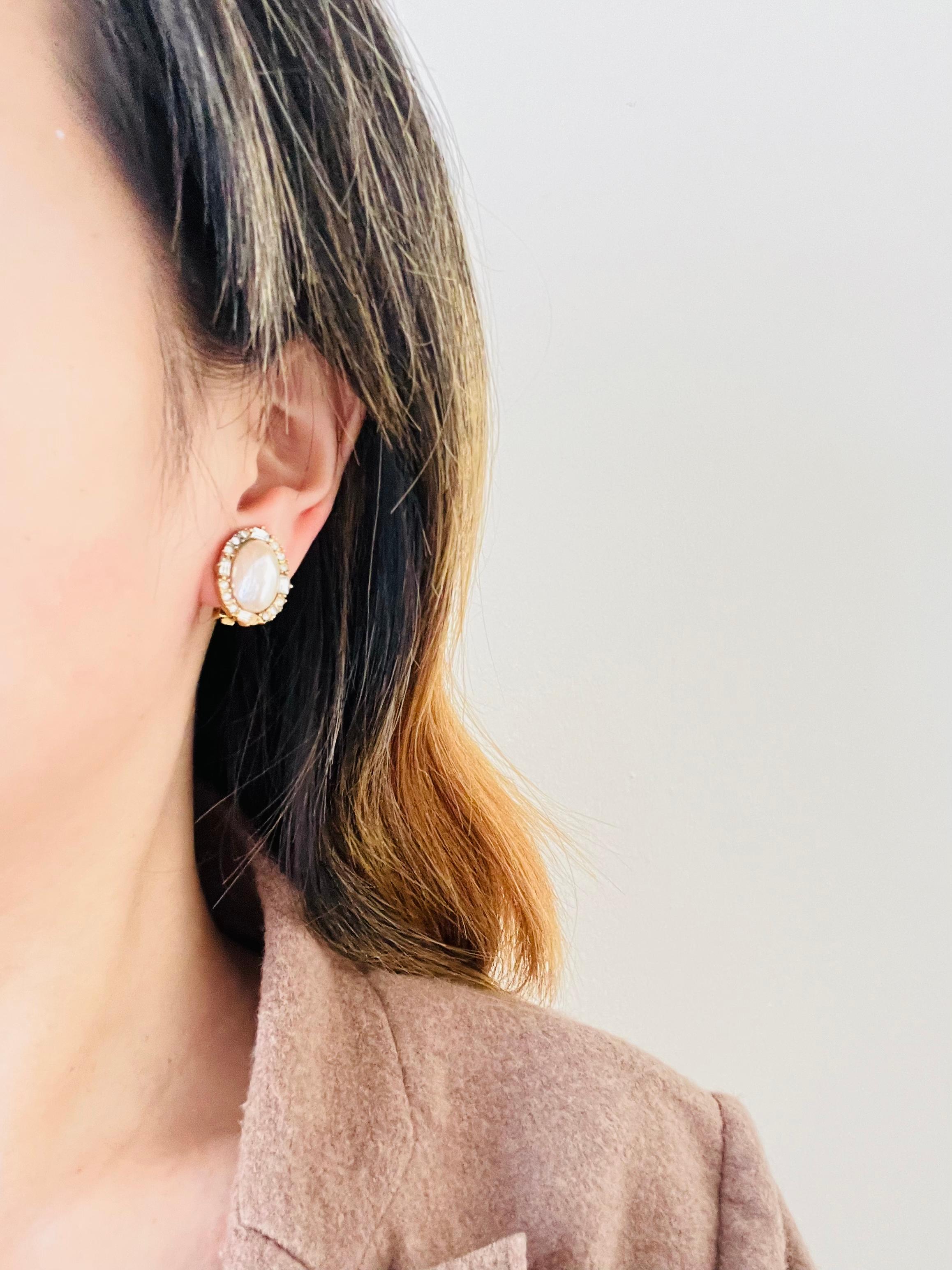 Christian Dior Vintage 1980s Large White Oval Pearl Crystals Gold Clip Earrings In Good Condition In Wokingham, England