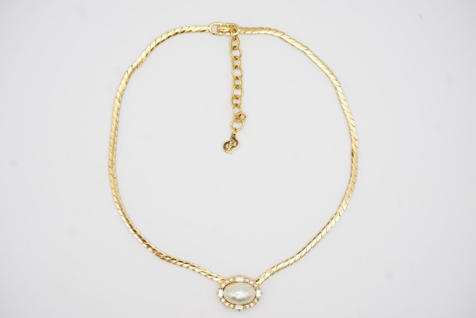 Christian Dior Vintage 1980s Large White Oval Pearl Crystals Pendant Necklace For Sale 5