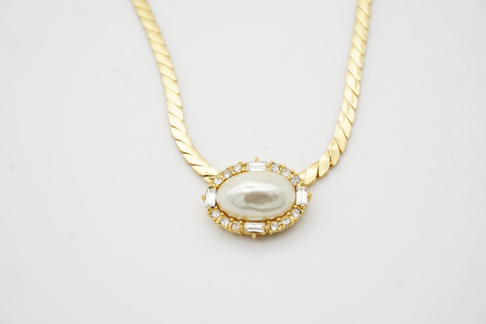 Christian Dior Vintage 1980s Large White Oval Pearl Crystals Pendant Necklace For Sale 1