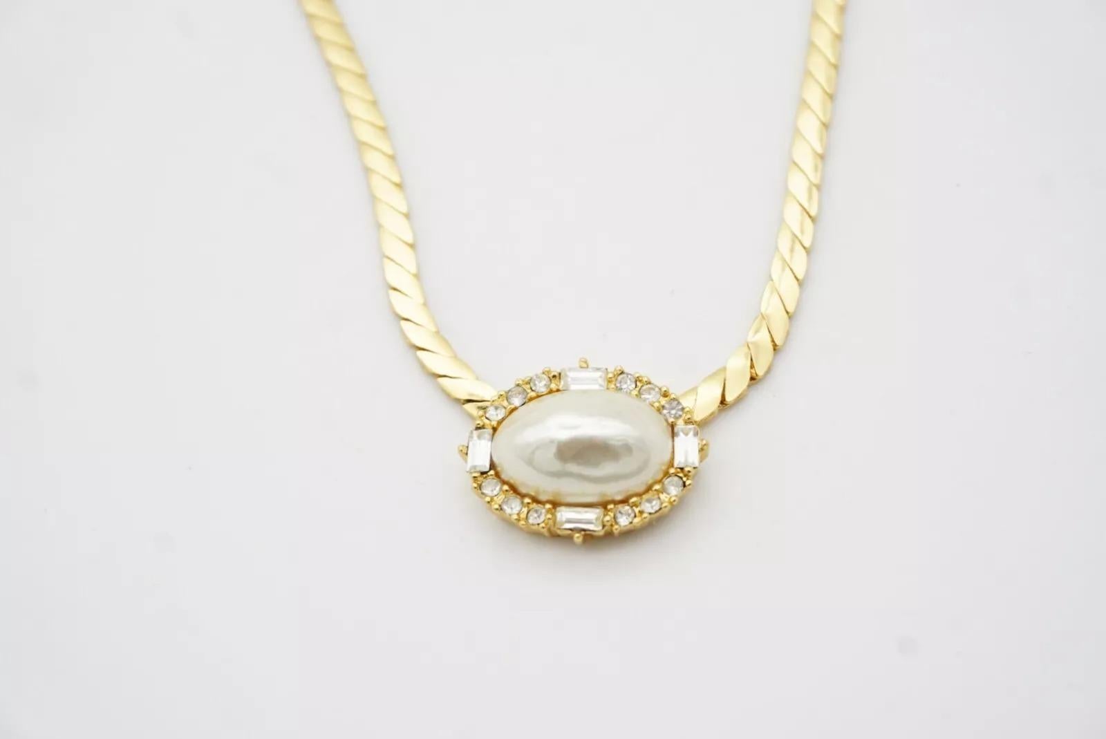 Christian Dior Vintage 1980s Large White Oval Pearl Crystals Pendant Necklace For Sale 4