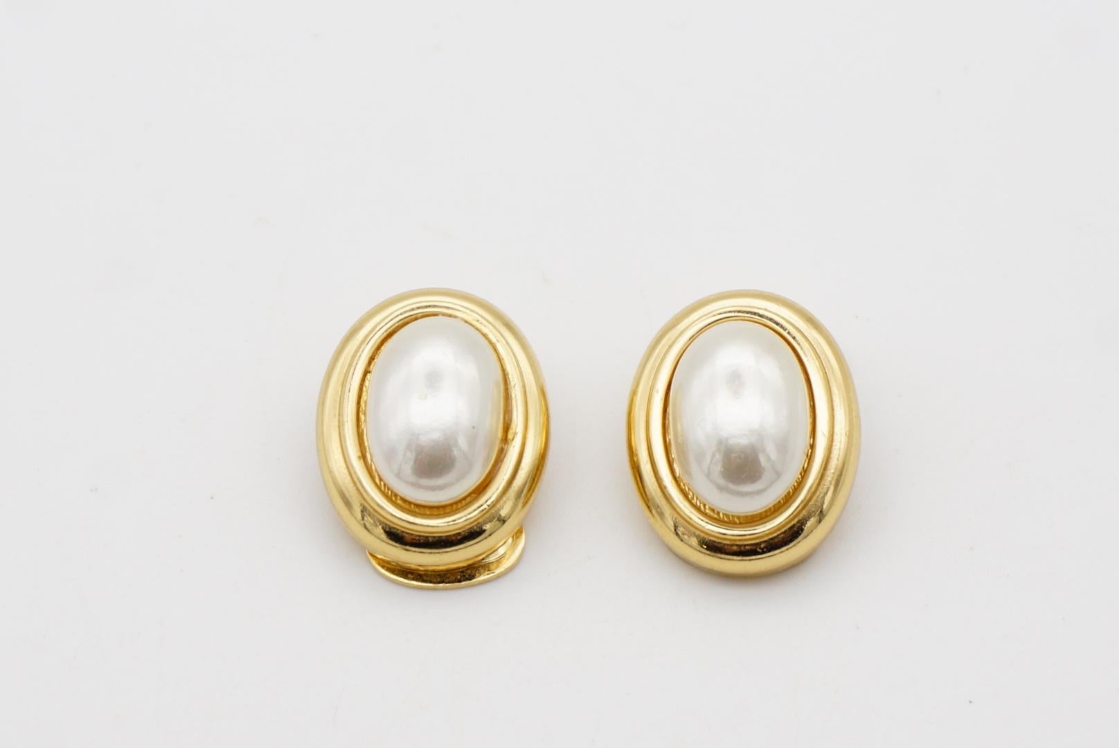 Christian Dior Vintage 1980s Large White Oval Pearl Elegant Gold Clip Earrings For Sale 1