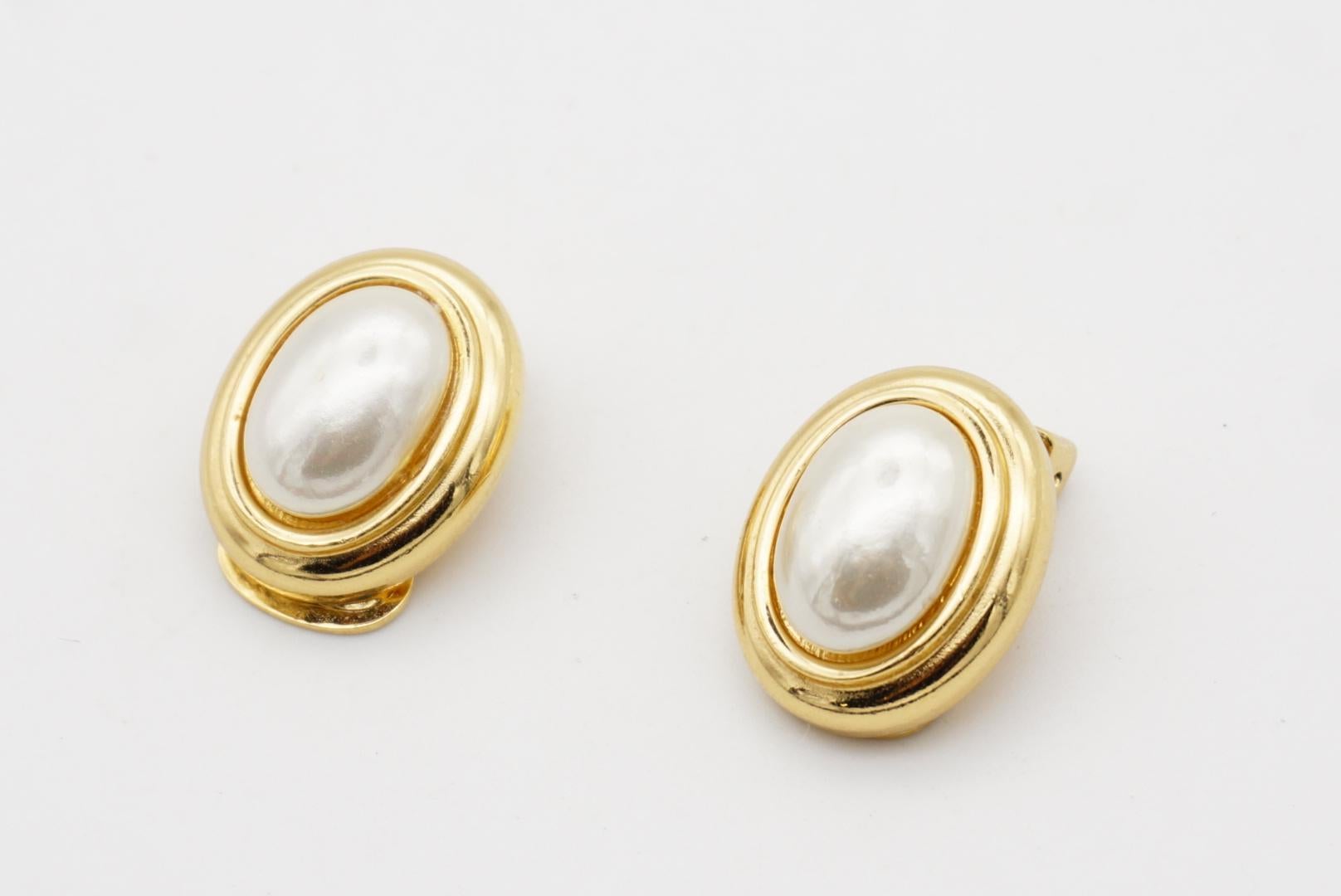 Christian Dior Vintage 1980s Large White Oval Pearl Elegant Gold Clip Earrings For Sale 2