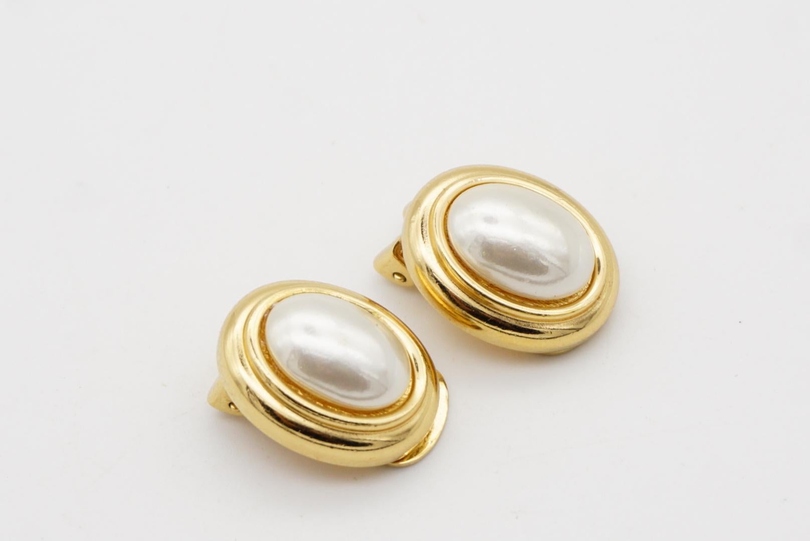 Christian Dior Vintage 1980s Large White Oval Pearl Elegant Gold Clip Earrings For Sale 3