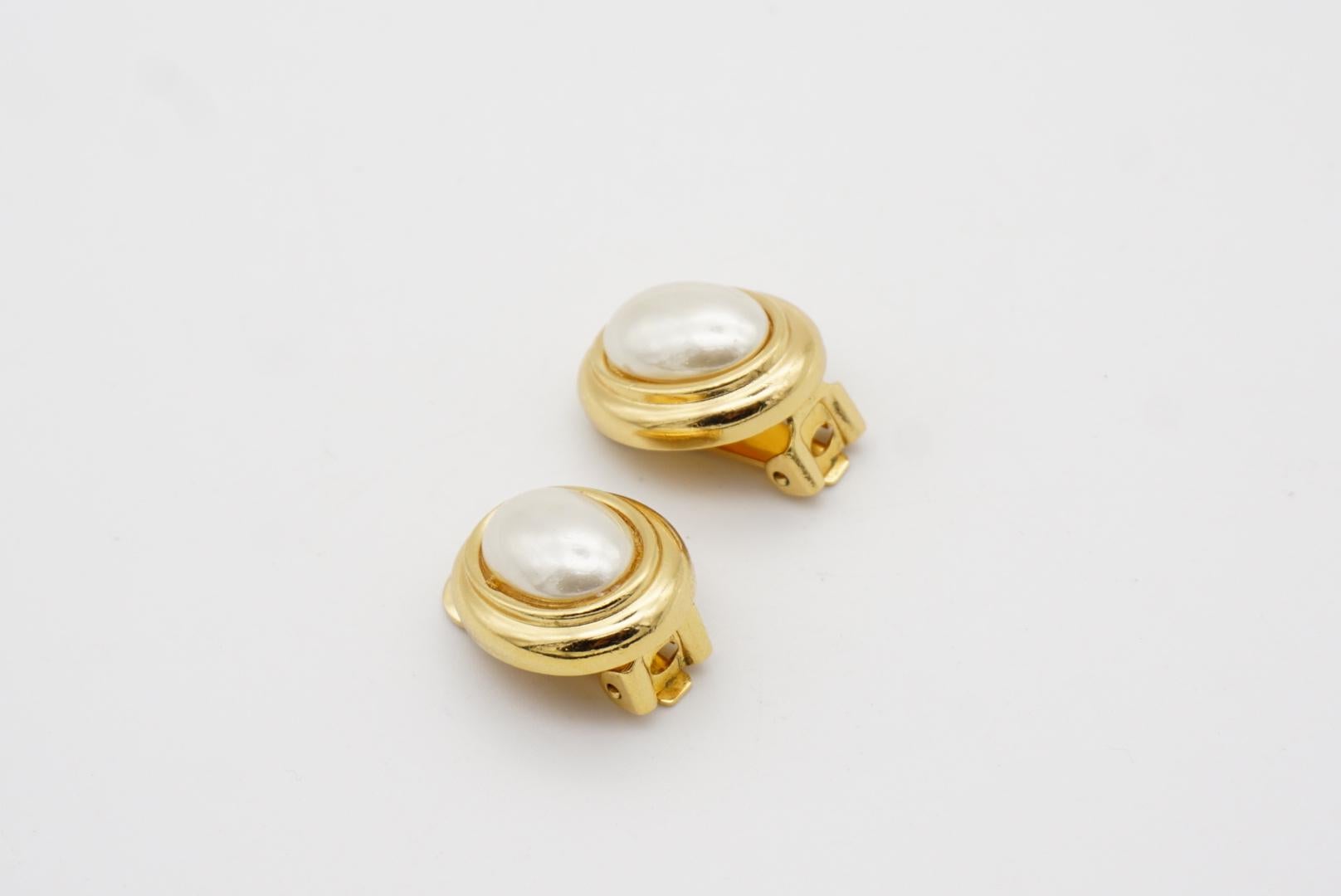 Christian Dior Vintage 1980s Large White Oval Pearl Elegant Gold Clip Earrings For Sale 4