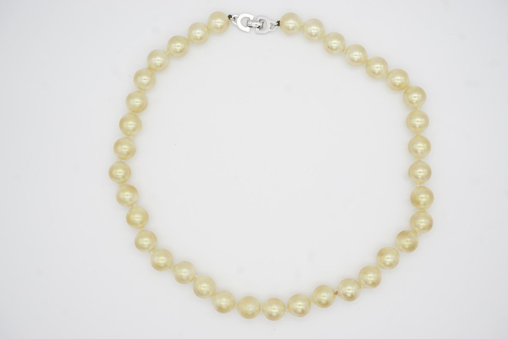 Christian Dior, collier vintage des années 1980, larges perles rondes et perles avec logo en vente 5
