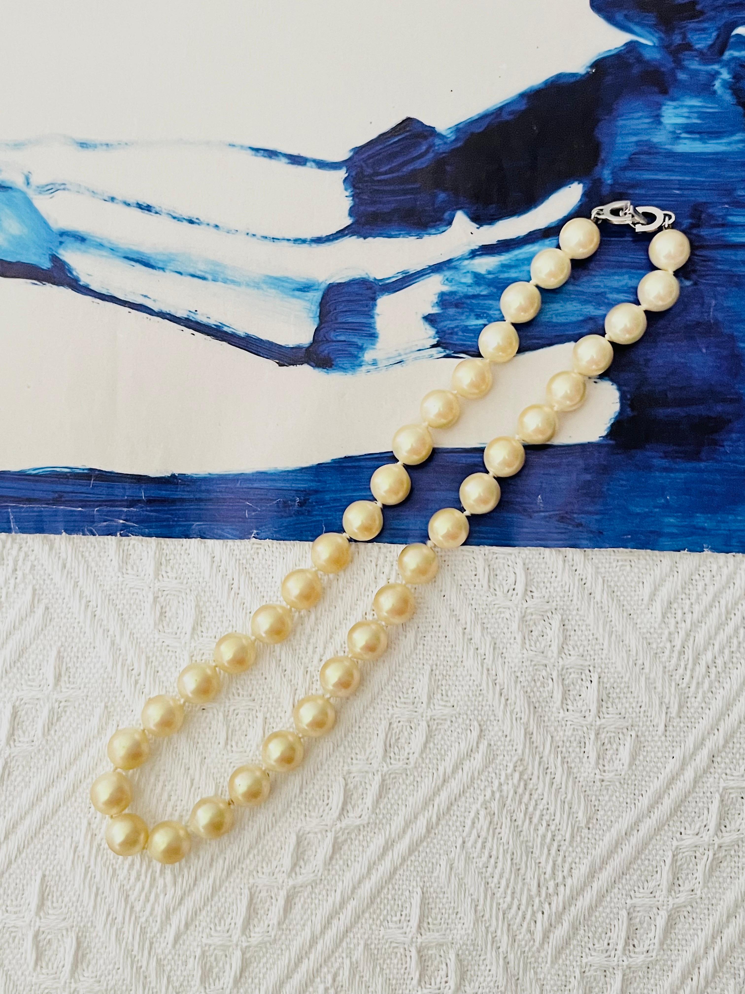 Christian Dior, collier vintage des années 1980, larges perles rondes et perles avec logo Excellent état - En vente à Wokingham, England
